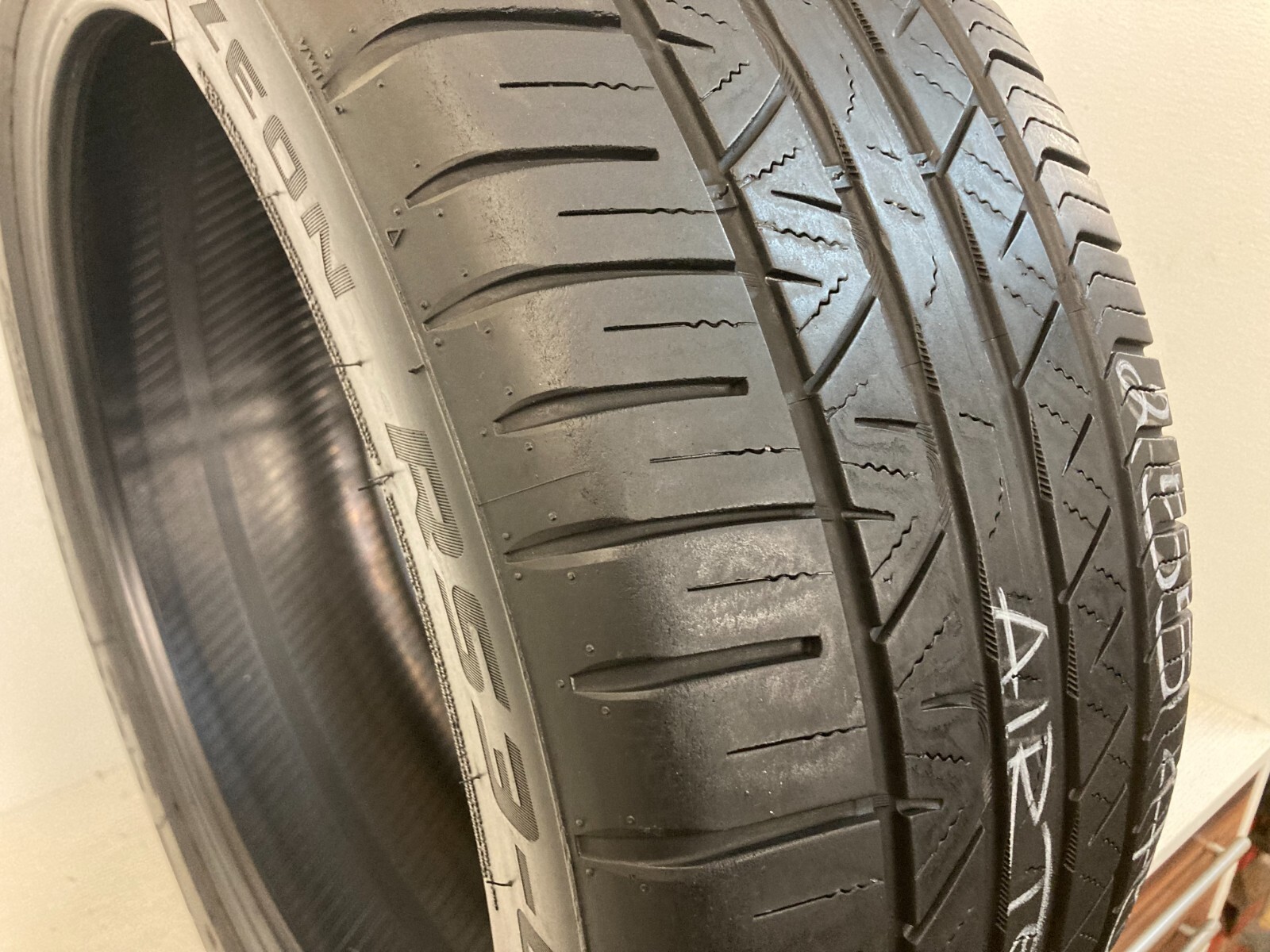 1 Tire 255 45 20 Cooper Zeon RS3-G1 (5.3-6.0/32 Tread) 101W