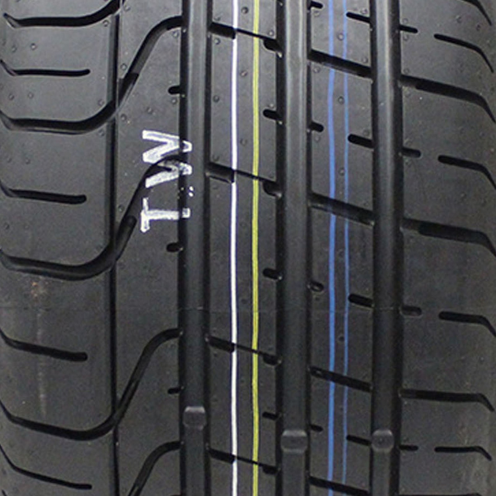 2 New Pirelli P Zero – 305/30zr19 Tires 3053019 305 30 19