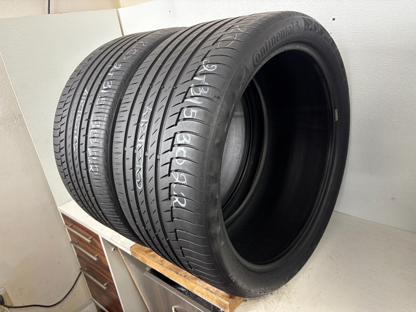 NO SHIPPING ONLY LOCAL PICK UP 2 tires 315 30 22 Continental PremiumContact 6