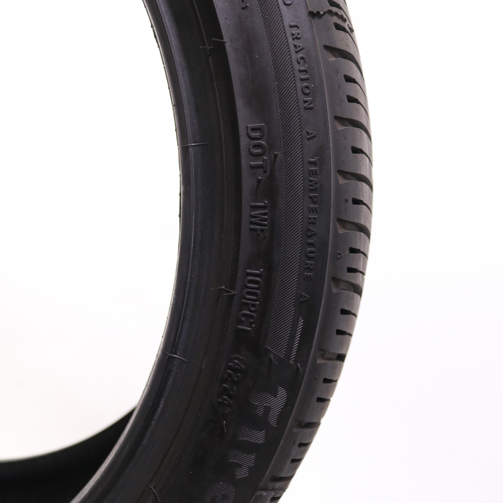 Set of 2 Used 235/40R19 Firestone Firehawk AS V2 – 96V – 7-8/32 No Repairs