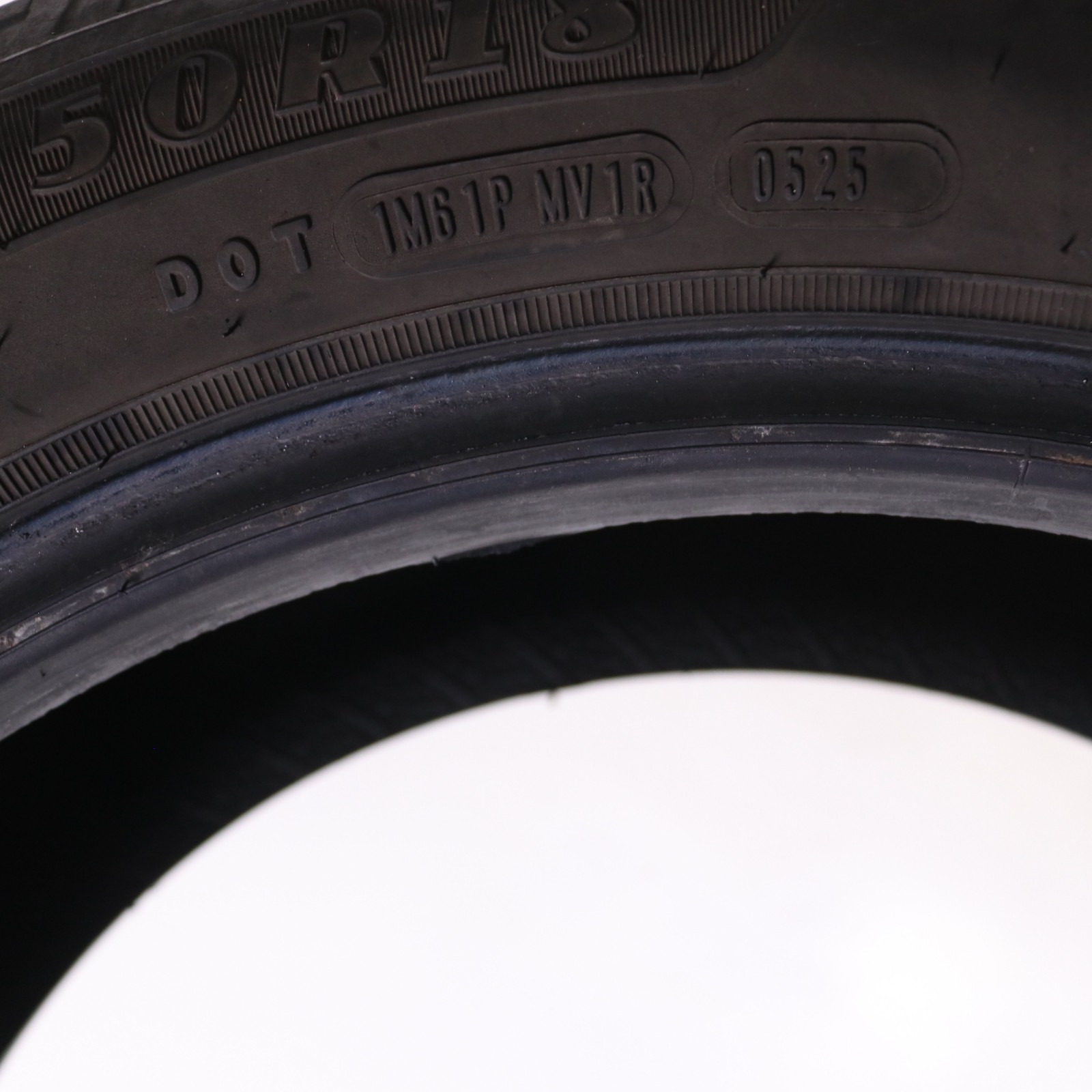 Set of 2 Used 235/50R18 Goodyear Reliant All-season – 97V – 8-8.5/32