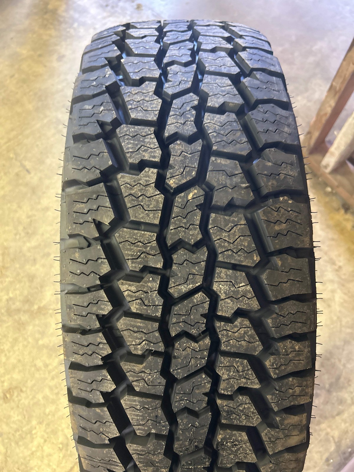 KELLY SAFARI AT BSW LT 265 70 18 124/121S 10PLY MUD TIRE 357080343
