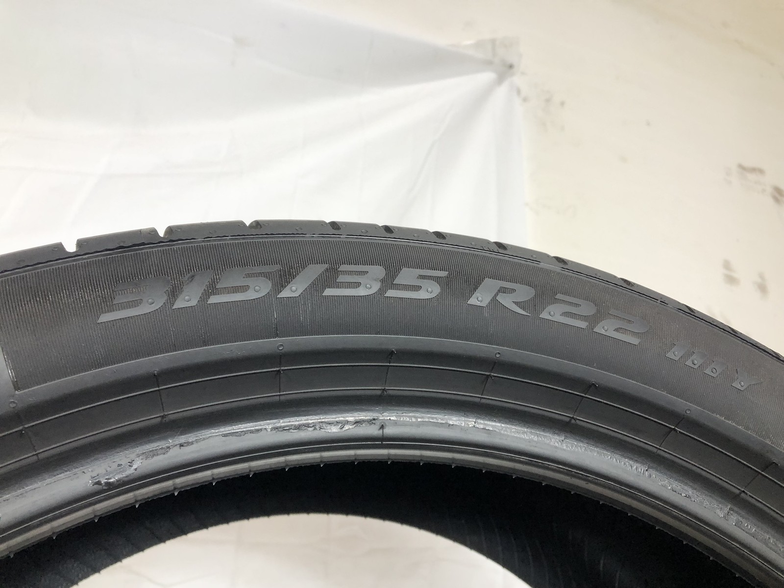 [1] Pirelli P Zero PZ4 Run Flat P315/35R22 315 35 22 Tire 8.25/32
