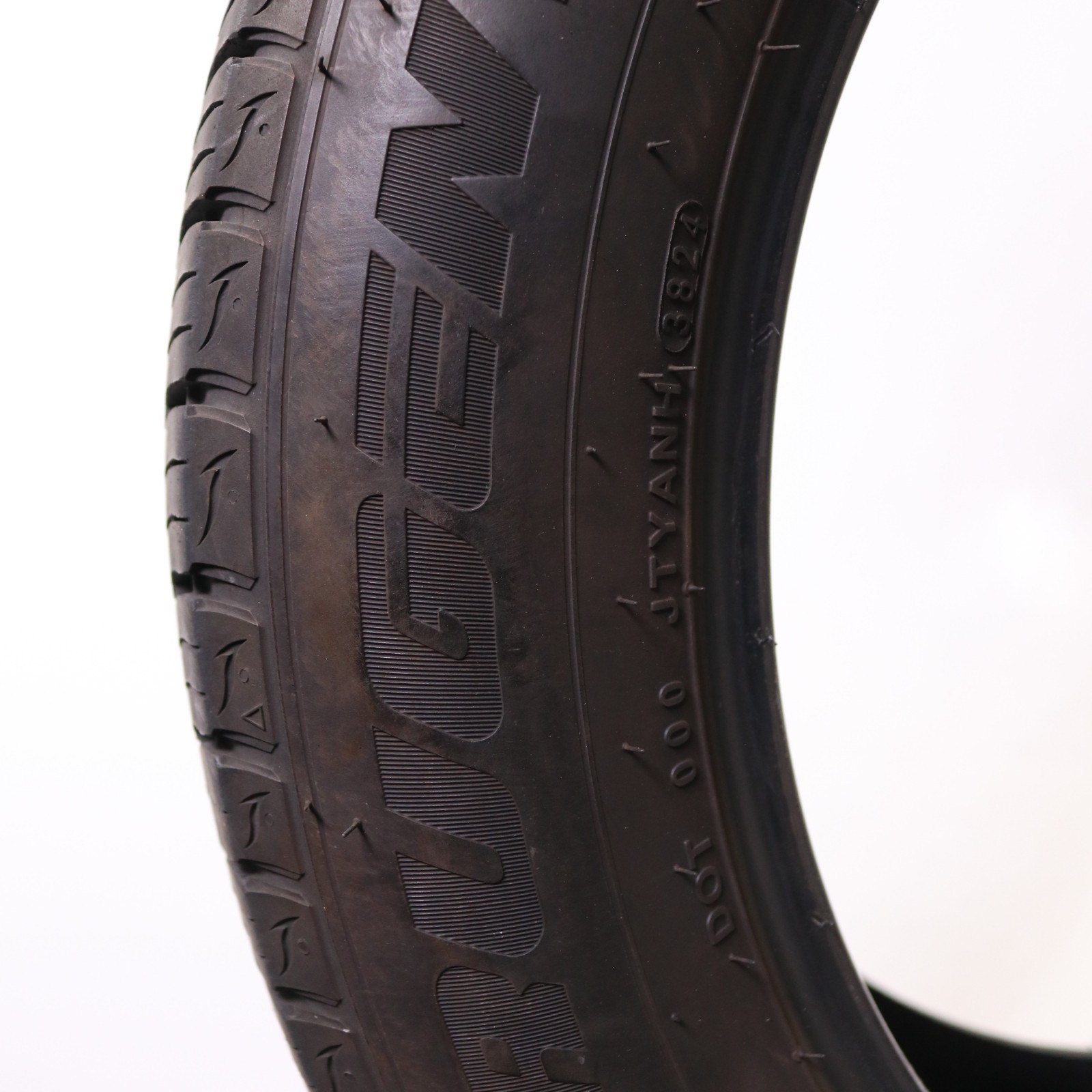Set of 2 Used 235/55R19 Kumho Crugen Premium AO – 101H – 6-7/32 No Repairs
