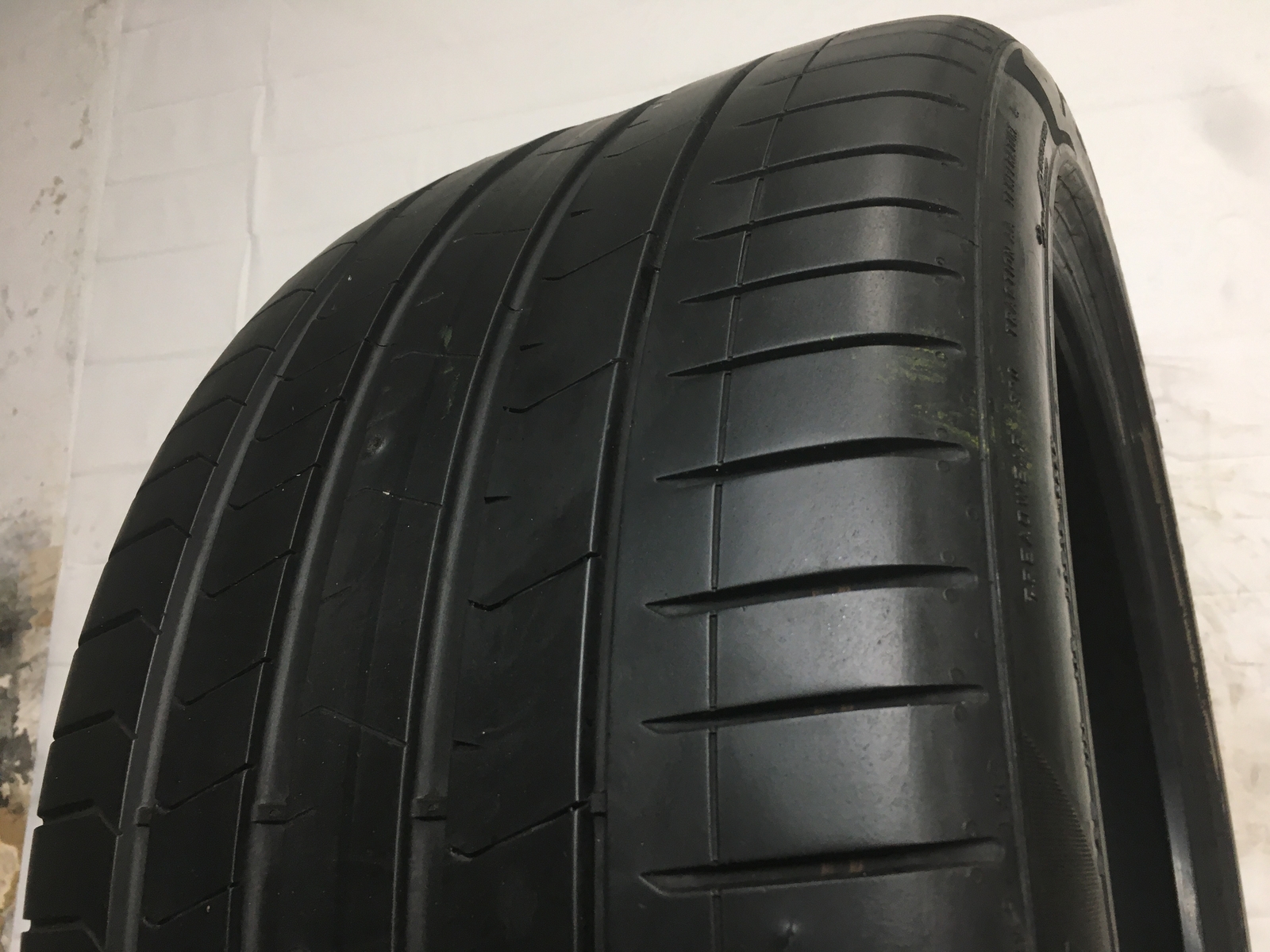 [1] Pirelli P Zero PZ4 Run Flat P315/35R21 315 35 21 Tire 7.25-7.75/32