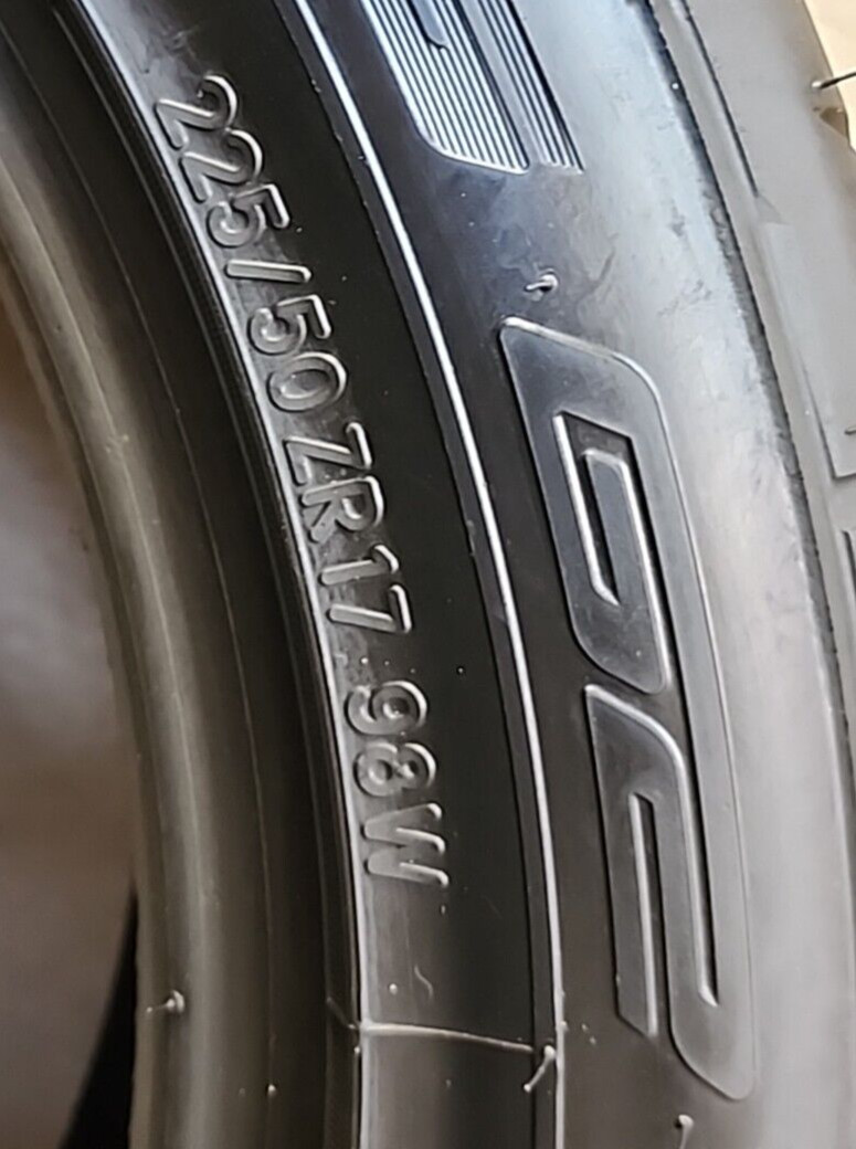 225/50ZR17 98W Nitto NT555 G2 10/32 DOT 5023 2255017