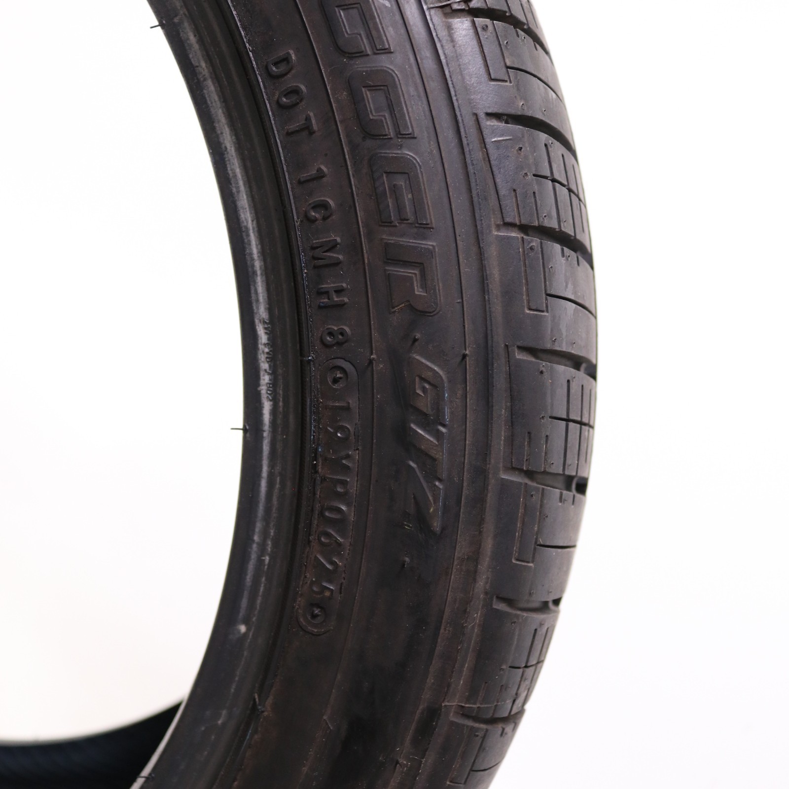 Set of 2 Used 225/45ZR17 Road Hugger GTZ – 94W – 9.5-10/32