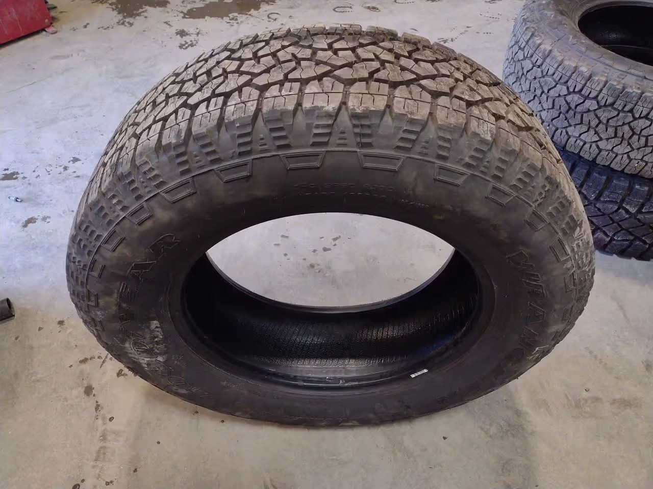 275/60 R20 Tire 11/32 Tread Depth Goodyear Trailrunner AT 3052811