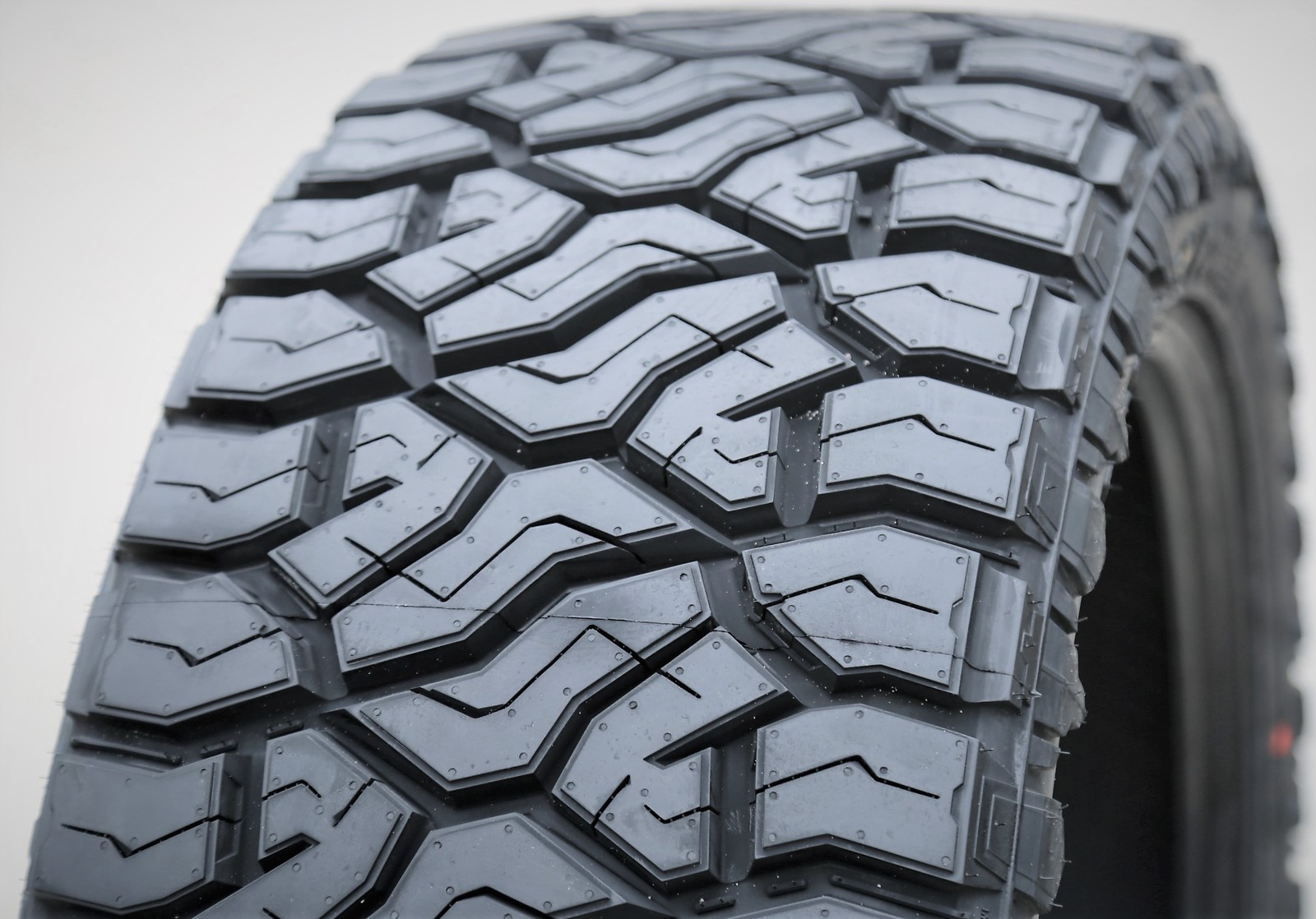 Tire Venom Power Terra Hunter R/T+ LT 35X14.50R20 Load F 12 Ply RT R/T