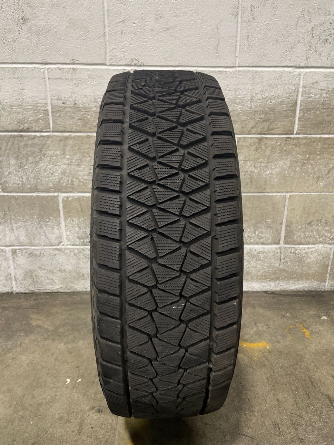1x P245/70R17 Bridgestone Blizzak DM-V2 11/32 110 S Used Tire 2457017