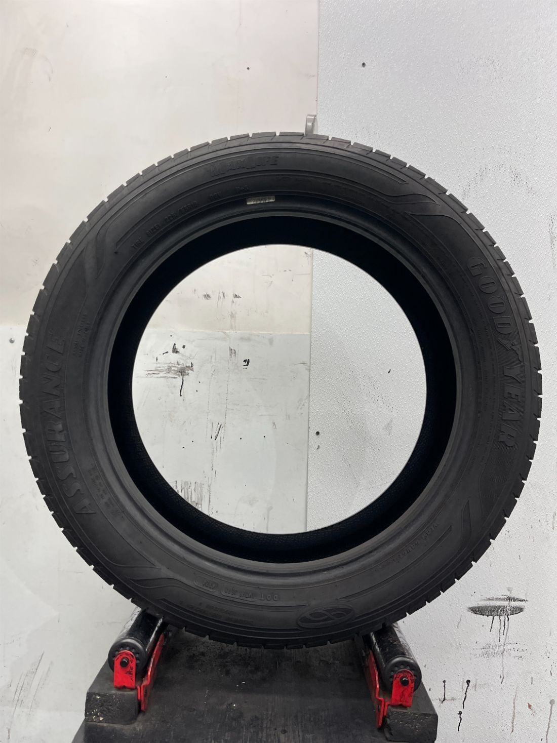 1 Used P225/55R19 Goodyear Assurance MaxLife 99 V – 12/32