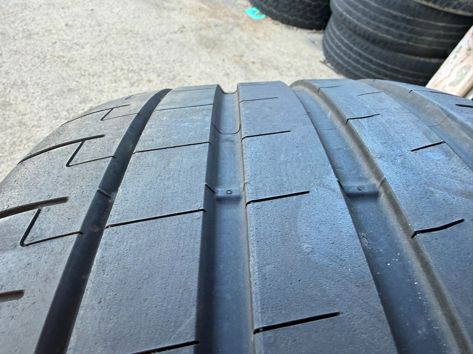 2 Pirelli P ZERO (PZ5) 285/35R23 110Y Ultra High Performance Summer UHP LUCID
