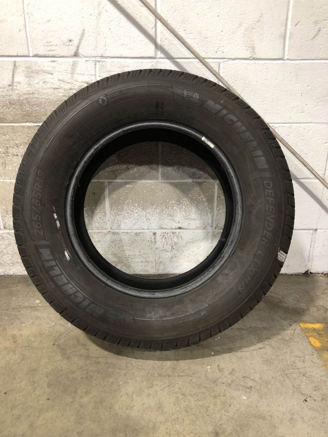 1x P265/65R18 Michelin Defender LTX M/S 10/32 114 T Used Tire 2656518