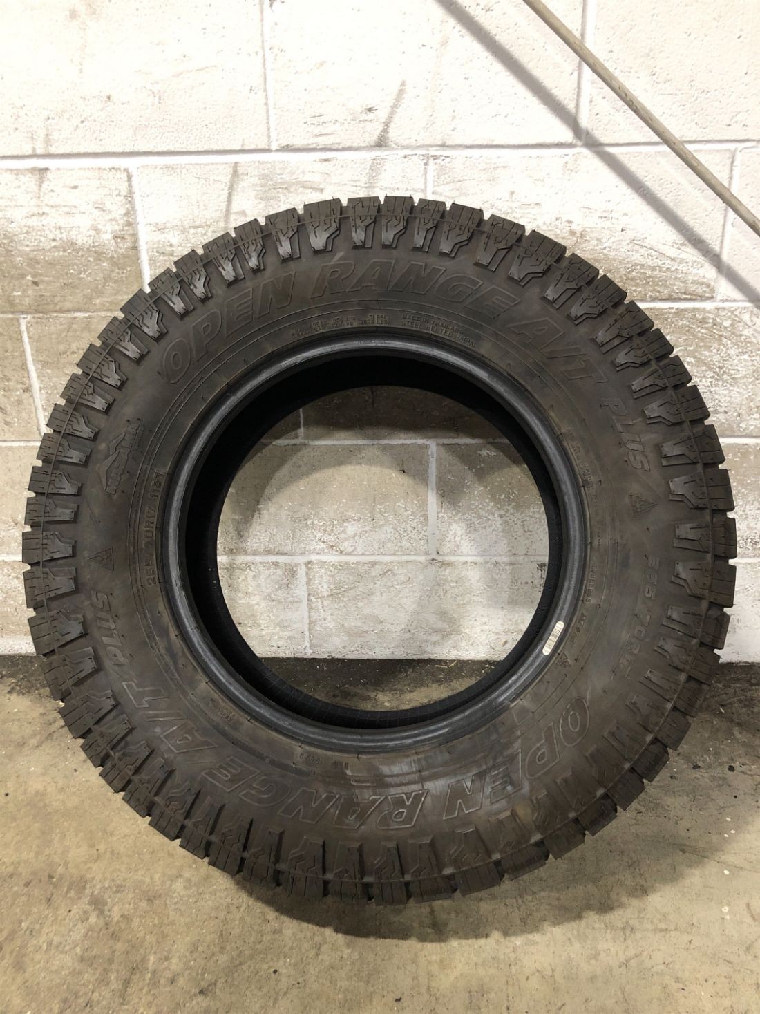 1x P265/70R17 Mazama Open Range A/T Plus 7/32 115 T Used Tire 2657017