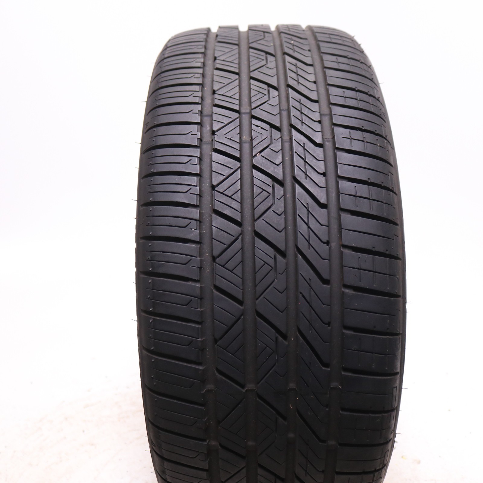 Set of 2 Used 235/40ZR18 Road Hugger GTZ – 95W – 9-10/32