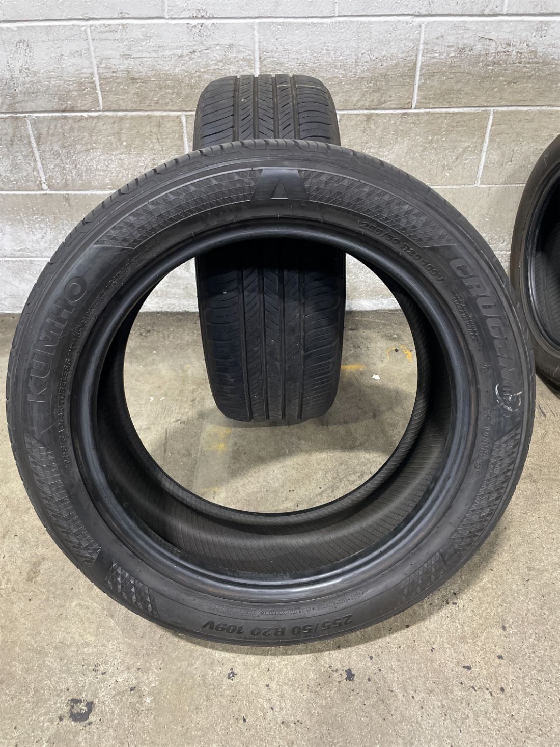 2x P255/50R20 Kumho Crugen HP71 9/32 109 V Used Tires 2555020