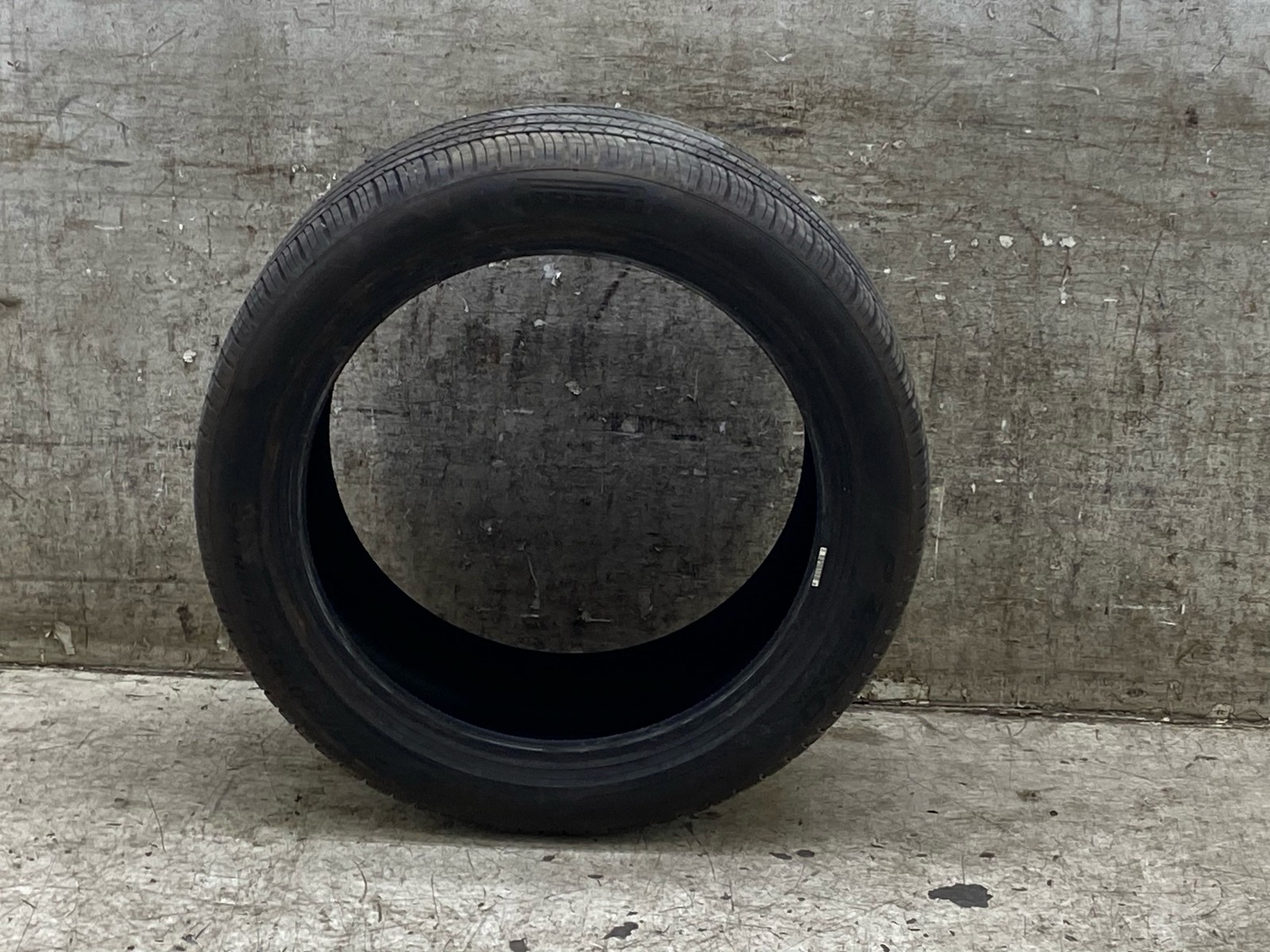 Pirelli P Zero All Season 285/40R20 TIre 8/32nds Tread Depth Datecode 2724