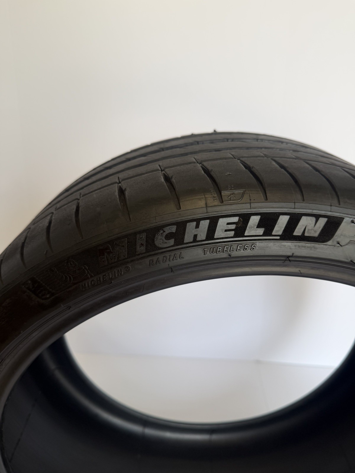 255/35ZR20 97Y Michelin Pilot Sport 4s 8.5/32 DOT 4021 2553520
