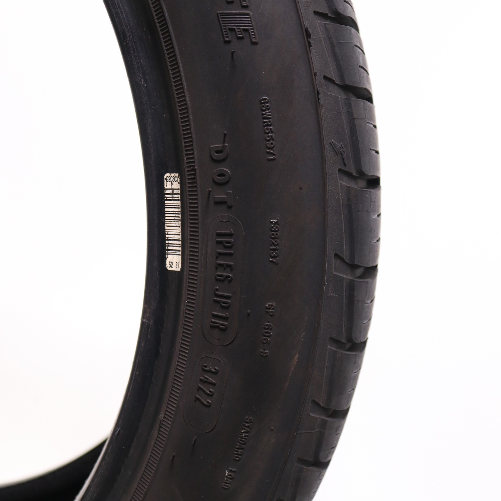 Set of 2 Used 235/45R19 Goodyear Assurance MaxLife – 95H 9.5-10.5/32 No Repairs