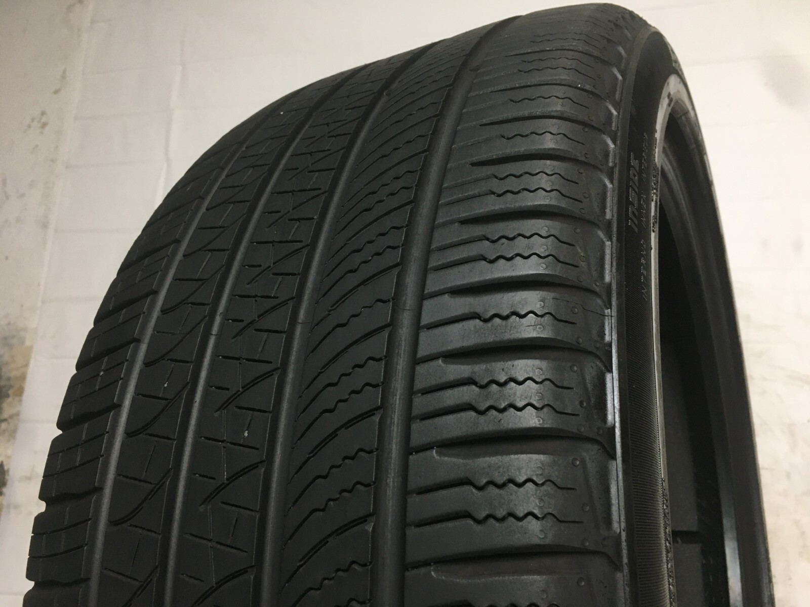 [1] Pirelli Scorpion Zero All Season PNCS P285/40R23 285 40 23 Tire 7.5-8.0/32
