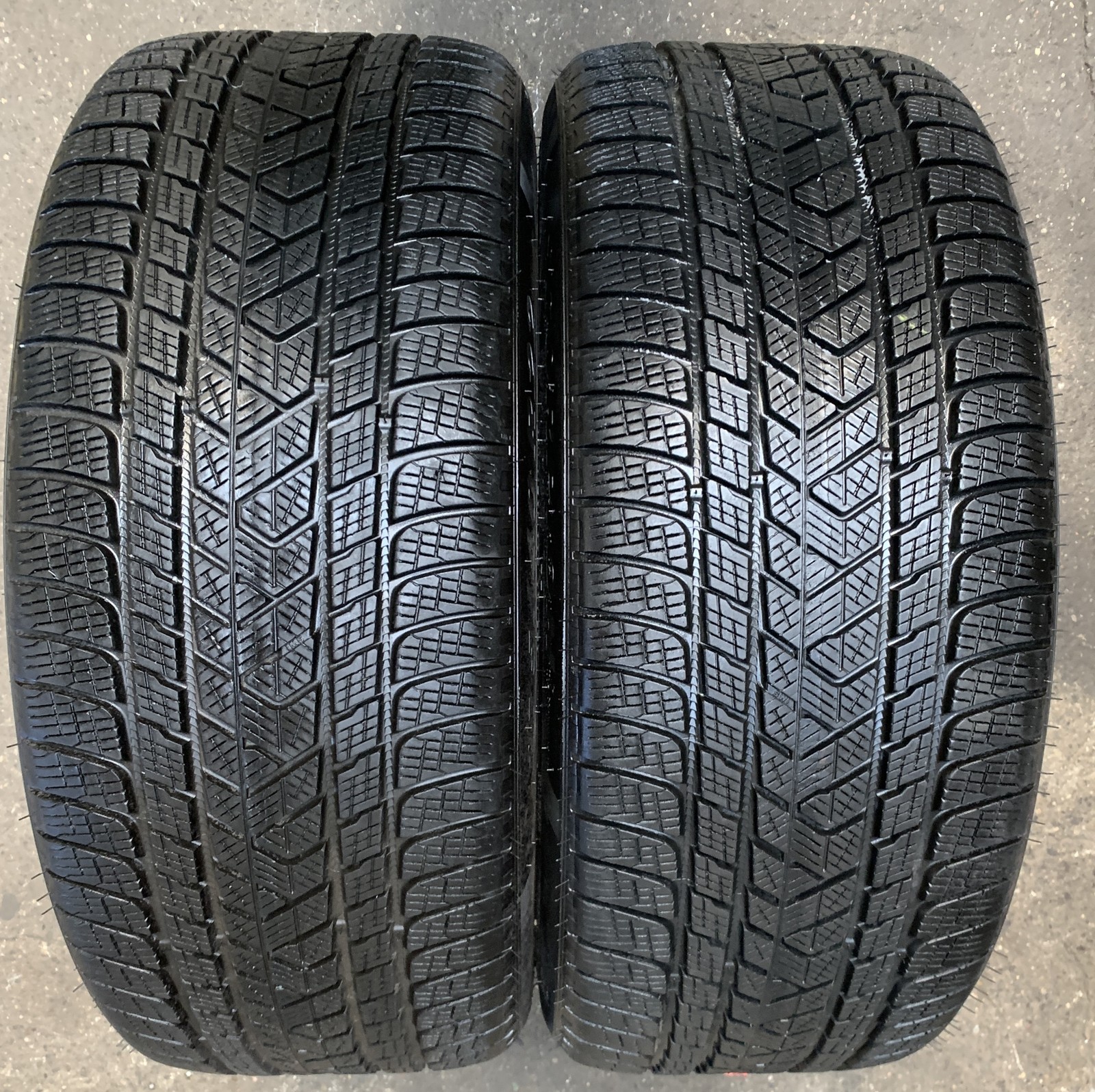 2 Winter Tires Pirelli Scorpion TM Winter * M+S 275/40 R22 107V RA1274