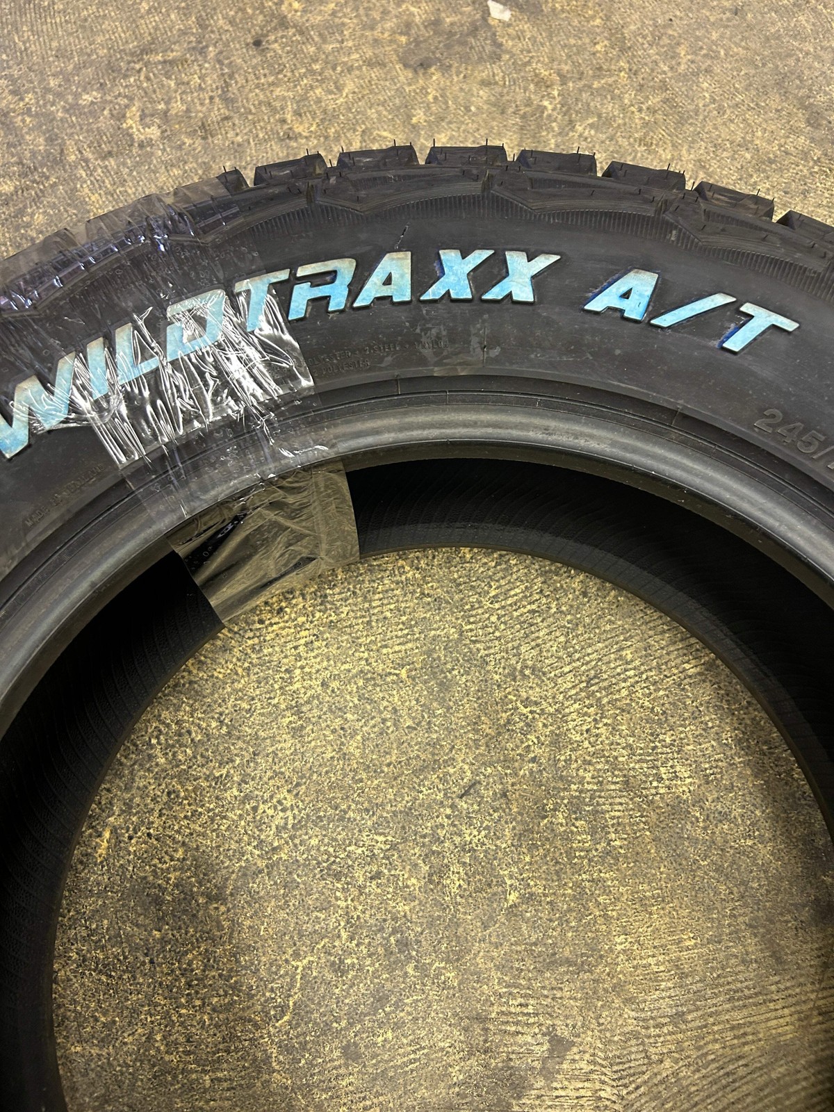 LANDSPIDER WILDTRAXX A/T OWL P 245 70 17 110T ALL TERRAIN TIRE DAT008