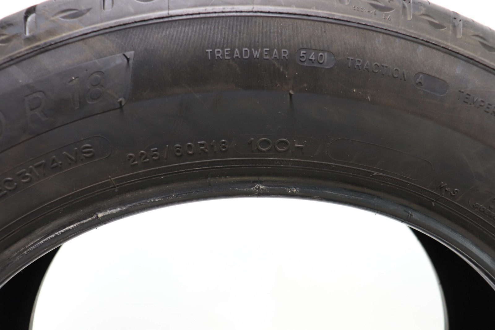 Set of 4 Used 225/60R18 Michelin Primacy Tour A/S – 100H – 7-7.5/32 No Repairs