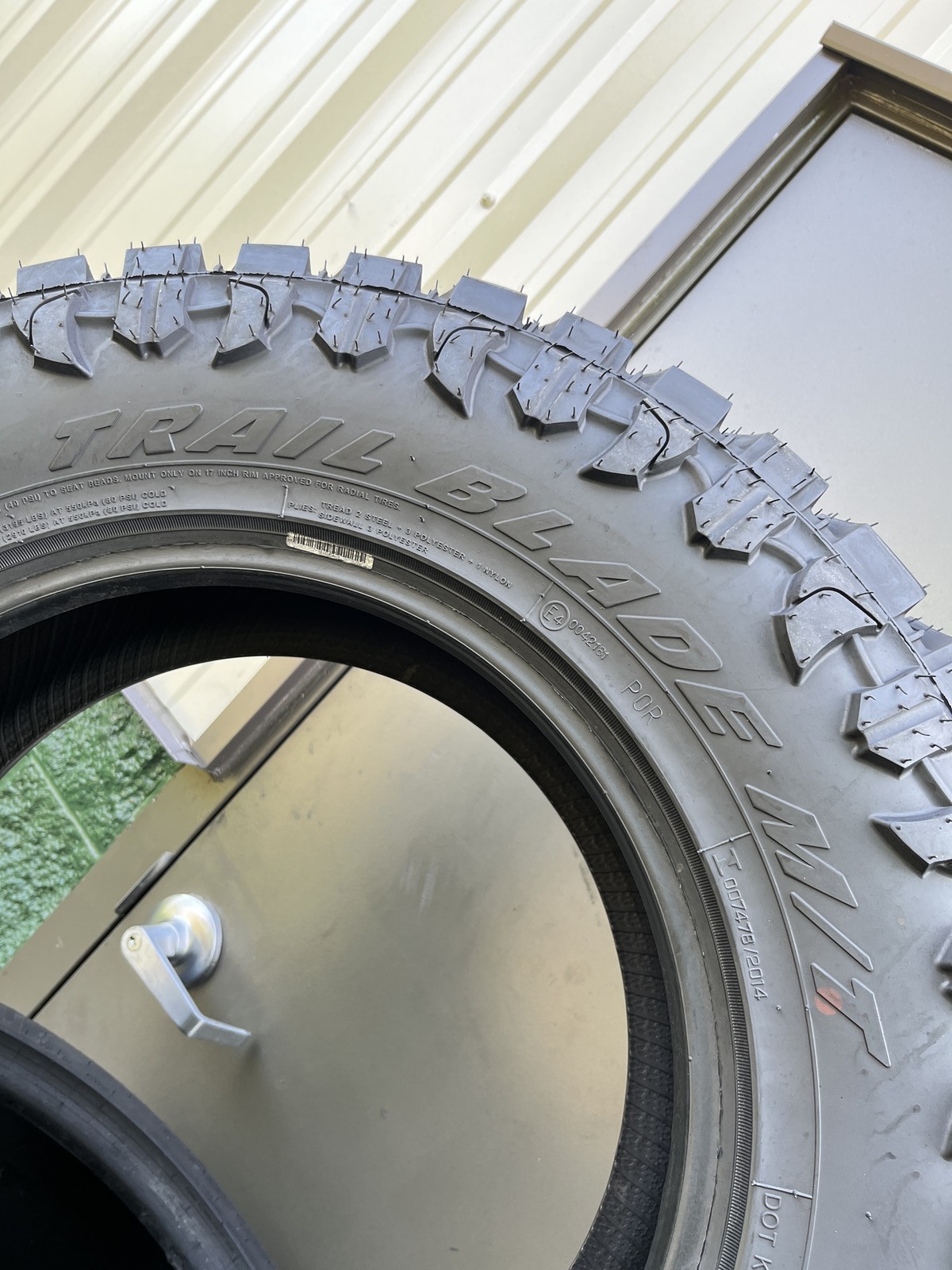 1 New Atturo Trail Blade M/T LT 265/70R17 121/118Q DOT.5023 21/32 New