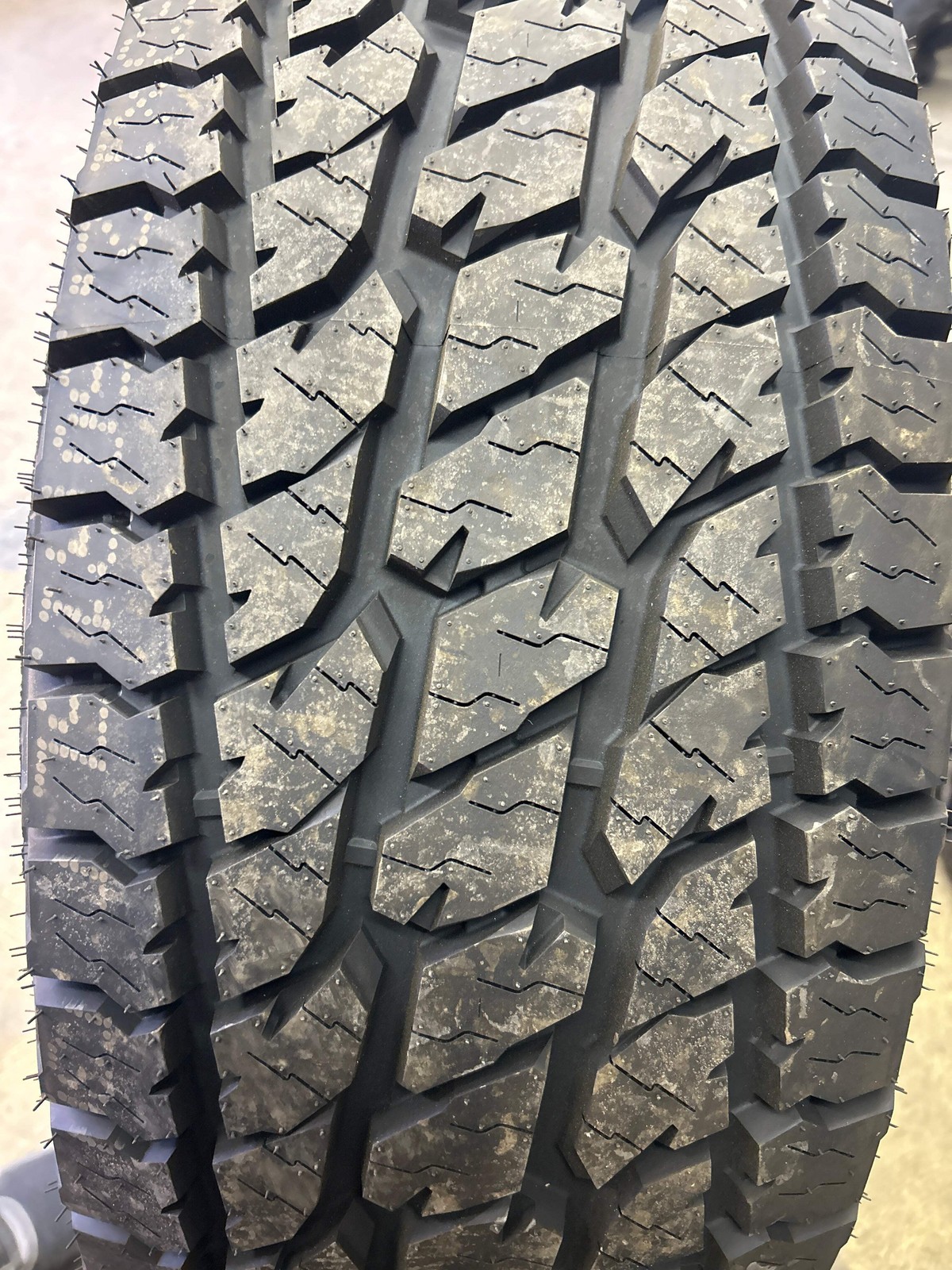 LANDSPIDER WILDTRAXX A/T RWL LT 33 12.5 15 108S 6PLY ALL TERRAIN TIRE DAT021