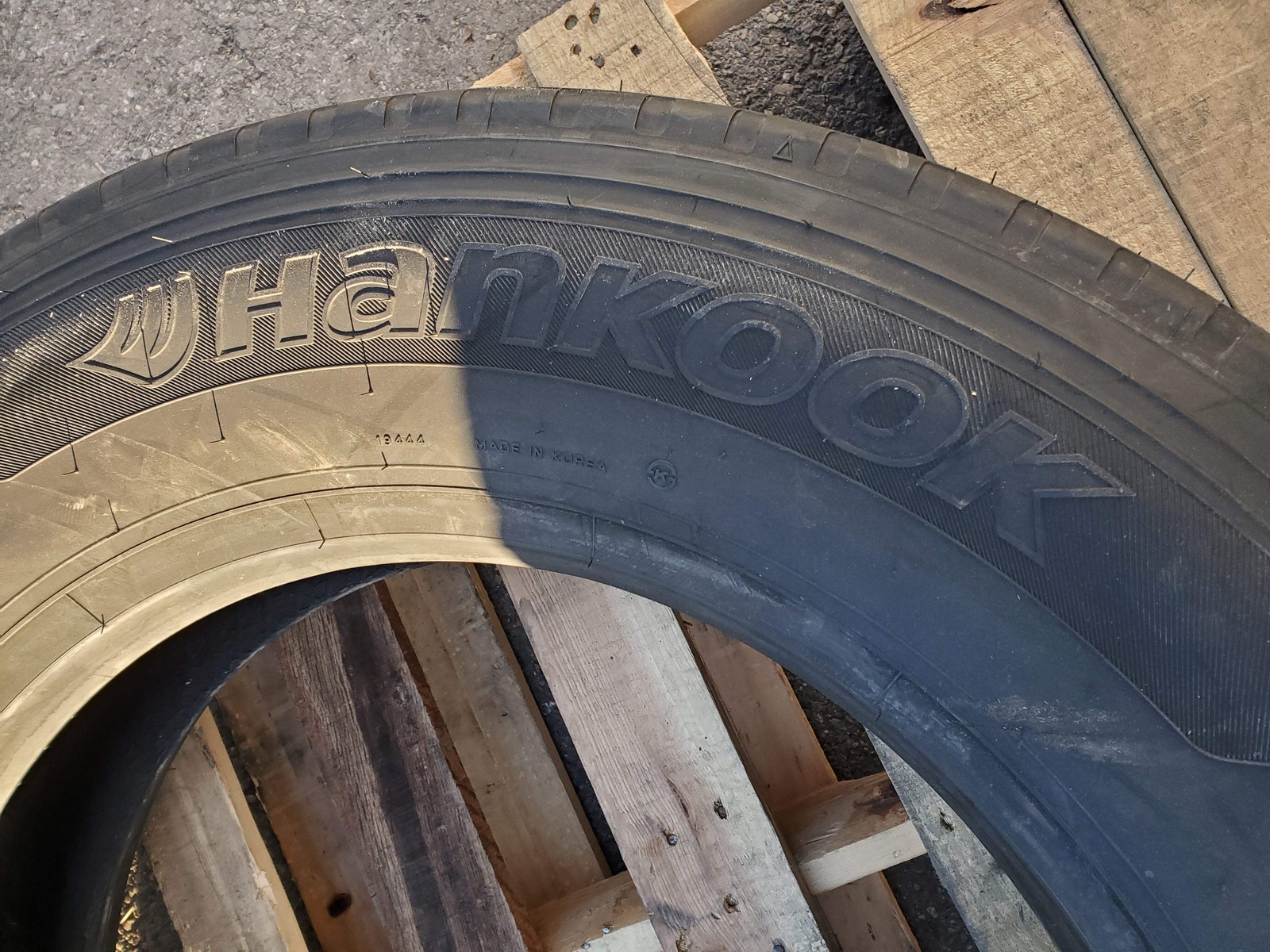 HANKOOK AH37 BSW LT 255 70 22.5 140/137M 16PLY STEER TIRE 3002450