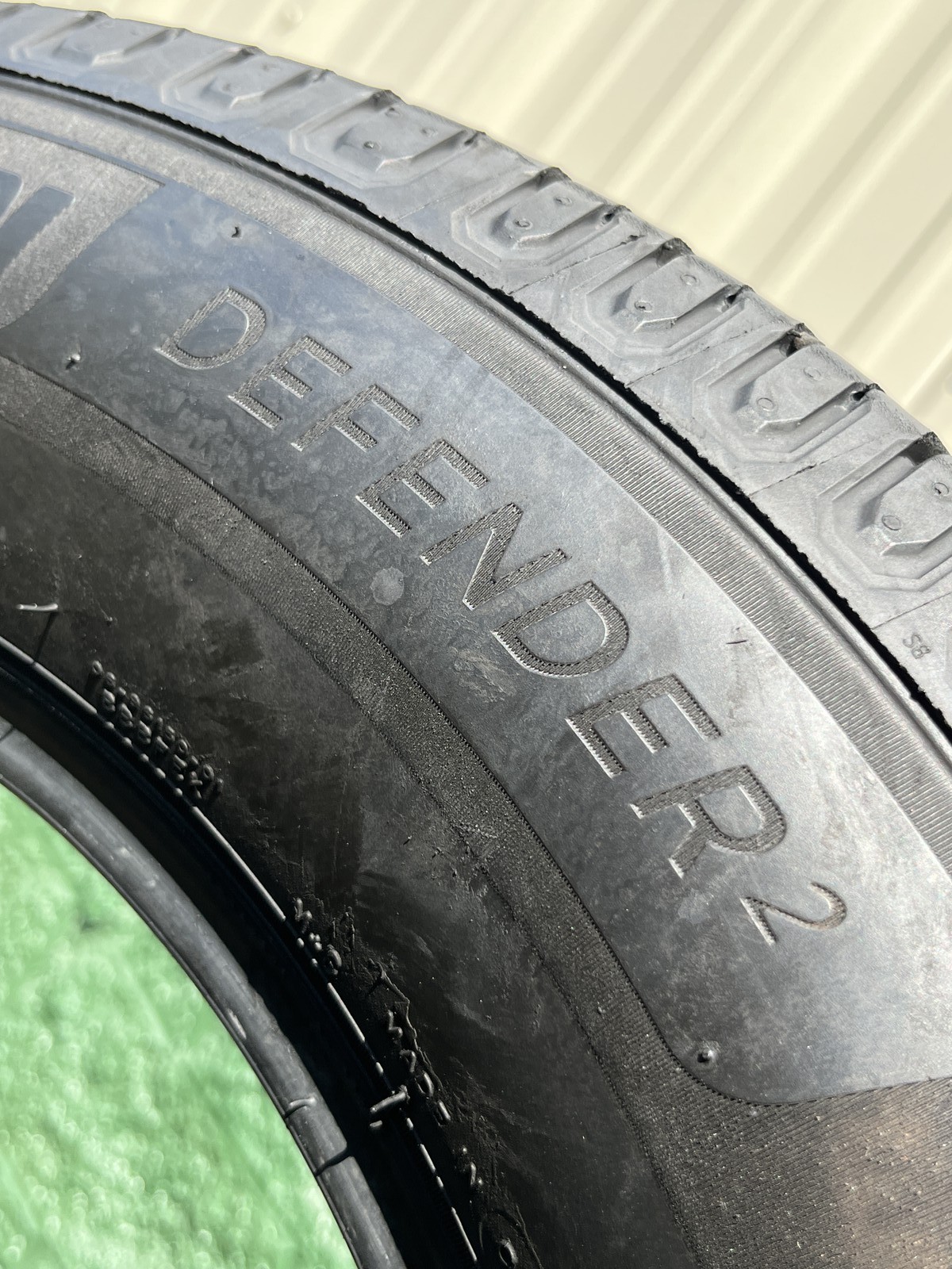 1 Tire Michelin Defender 2 255/65R18 111H DOT.2724 8.25/32 NO Patch