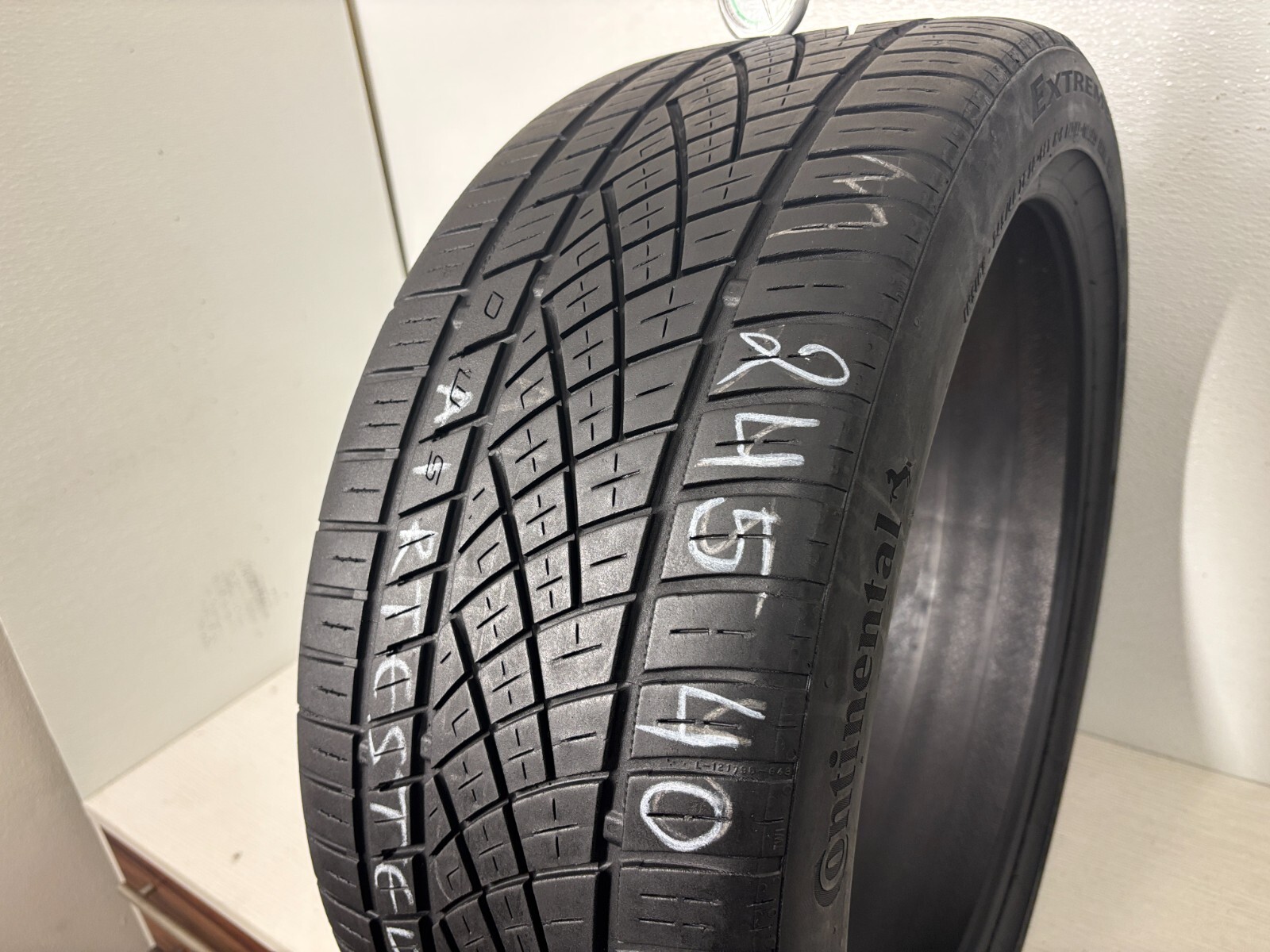 NO SHIPPING ONLY LOCAL PICK UP 1 Tire 245 40 20 Continental ExtremeContact