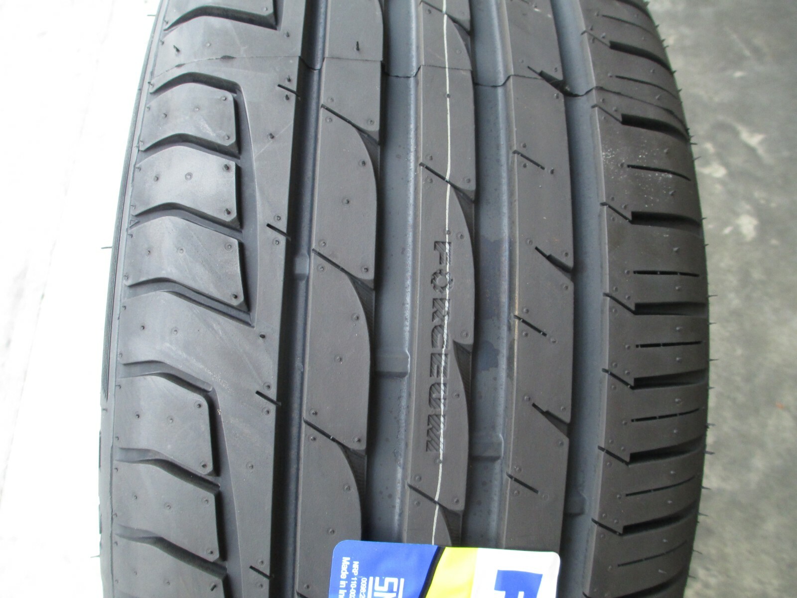 2 New 235/40ZR20 Forceum OCTA Tires 2354020 235 40 20 R20 40R
