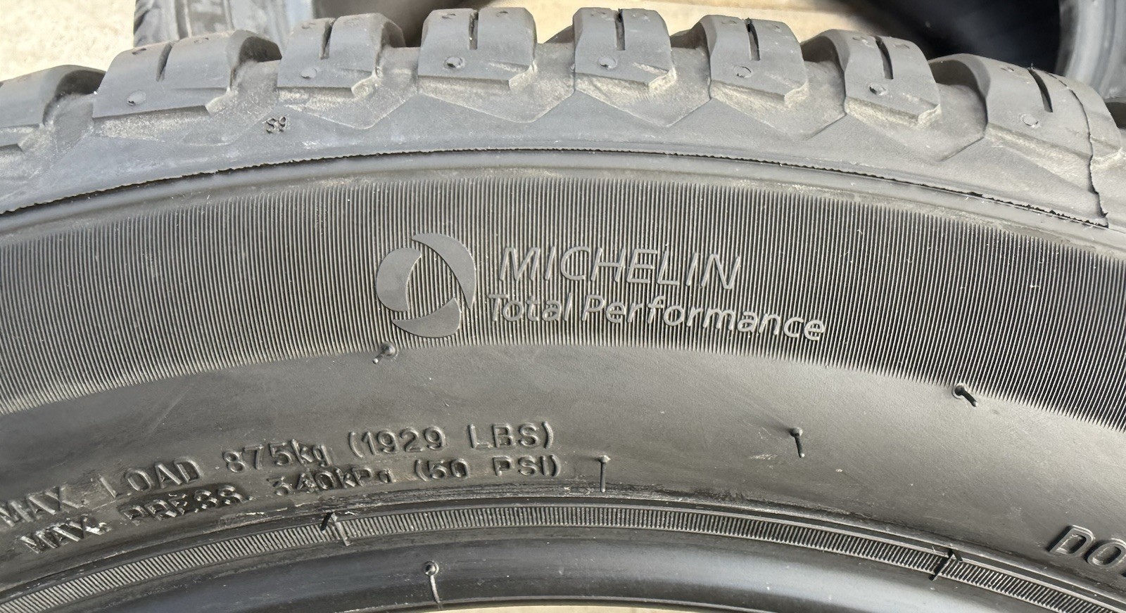 Set of FOUR BRAND NEW 235/50R19 103V Michelin CrossClimate 2 Tires 2355019