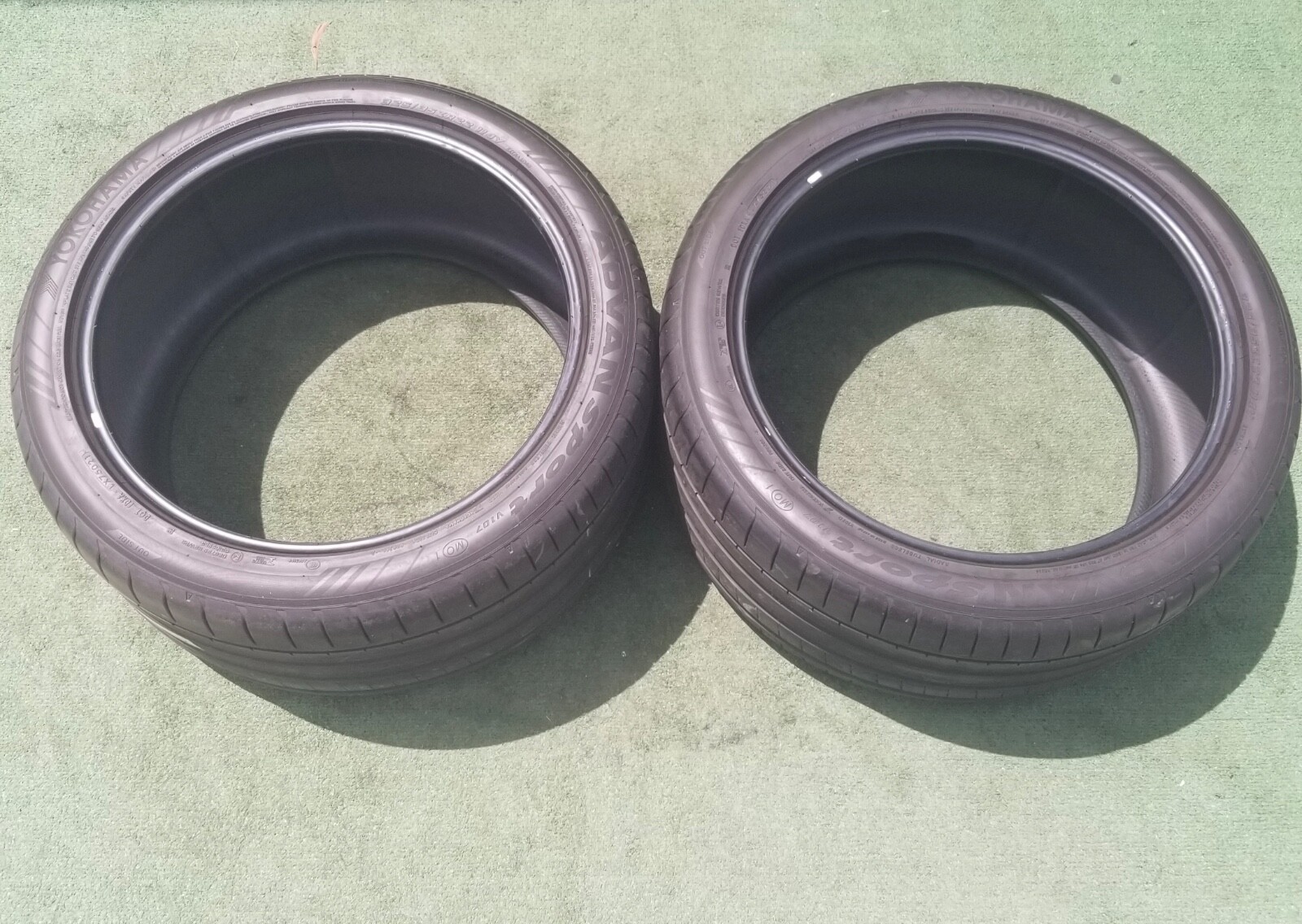 325/35R22 Yokohama Advan Sport V107 Tires MO1 Mercedes-Benz GLE 325/35ZR-22 50%