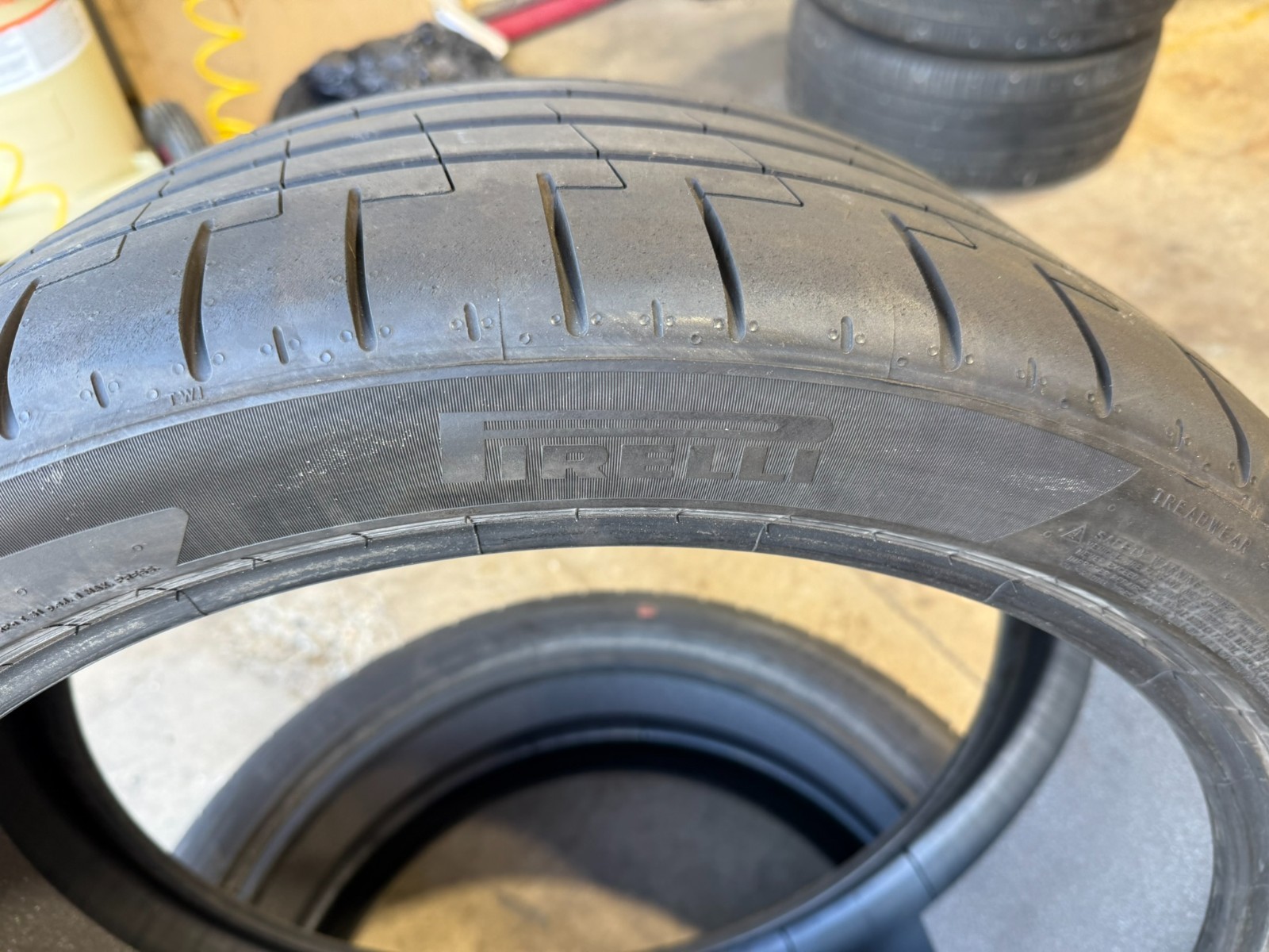 2 Pirelli P ZERO (PZ5) 285/35R23 110Y Ultra High Performance Summer UHP LUCID