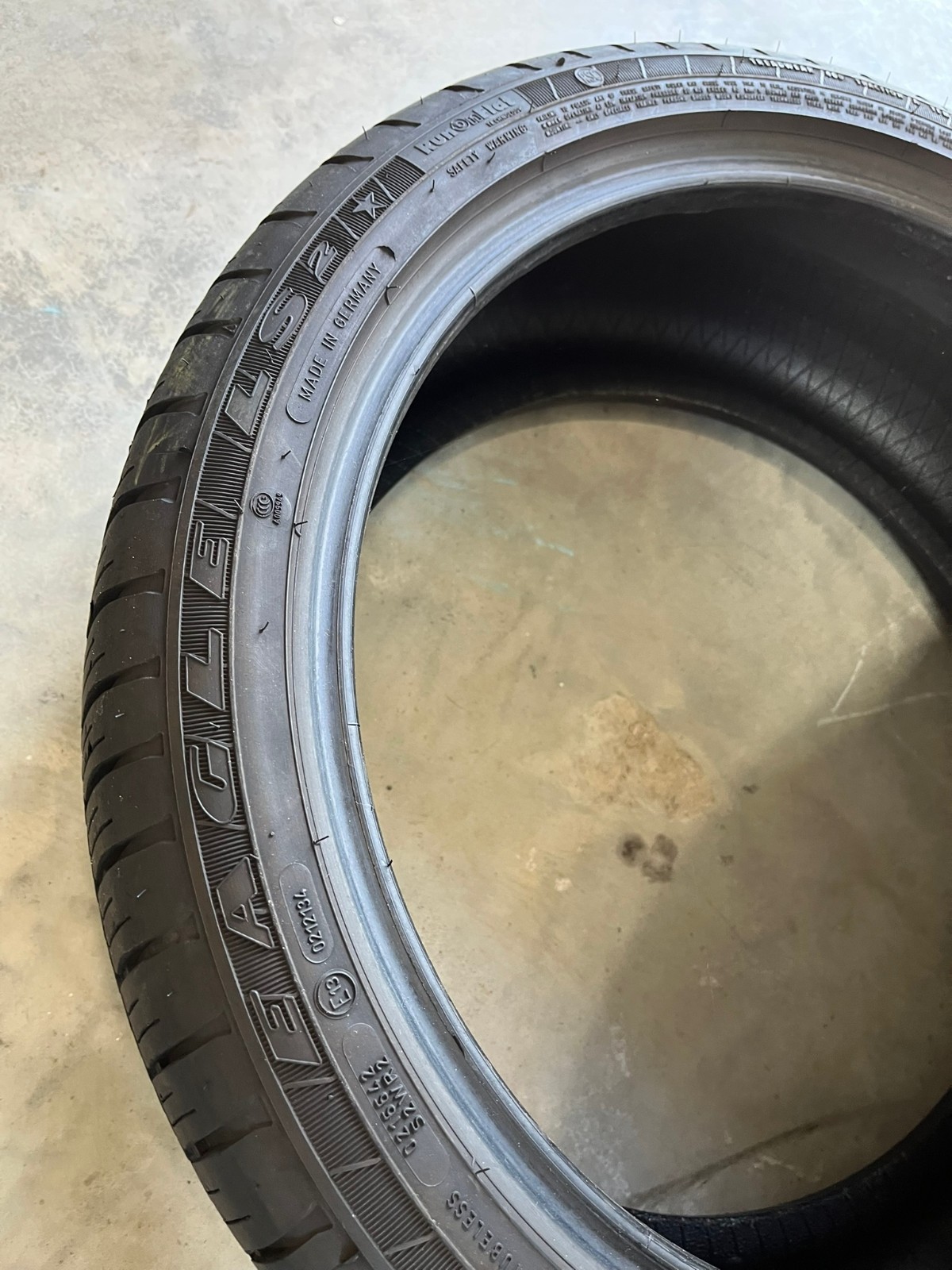 PAIR 245/40R19 Goodyear Eagle LS2 ROF RunFlat 98V XL – 9.5/32 EXCELLENT
