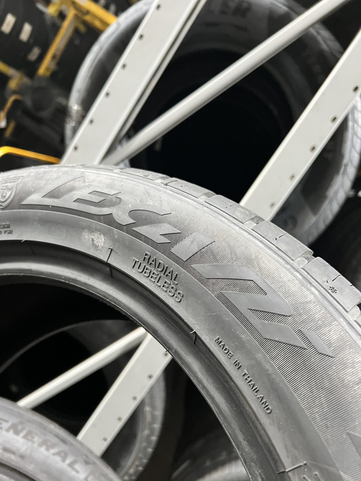 Set Of 2 Lexani Quattro Tempo Tour AW 235/50R18 101V DOT.4225 9.75./32 NO Patch