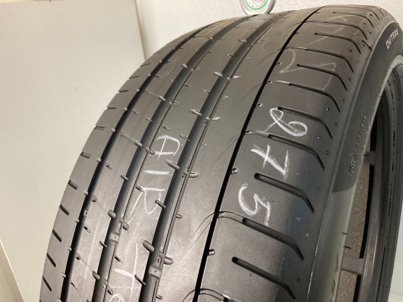 1 Tire 275 40 22 Pirelli P Zero LR (45-52% Tread Left) 108Y