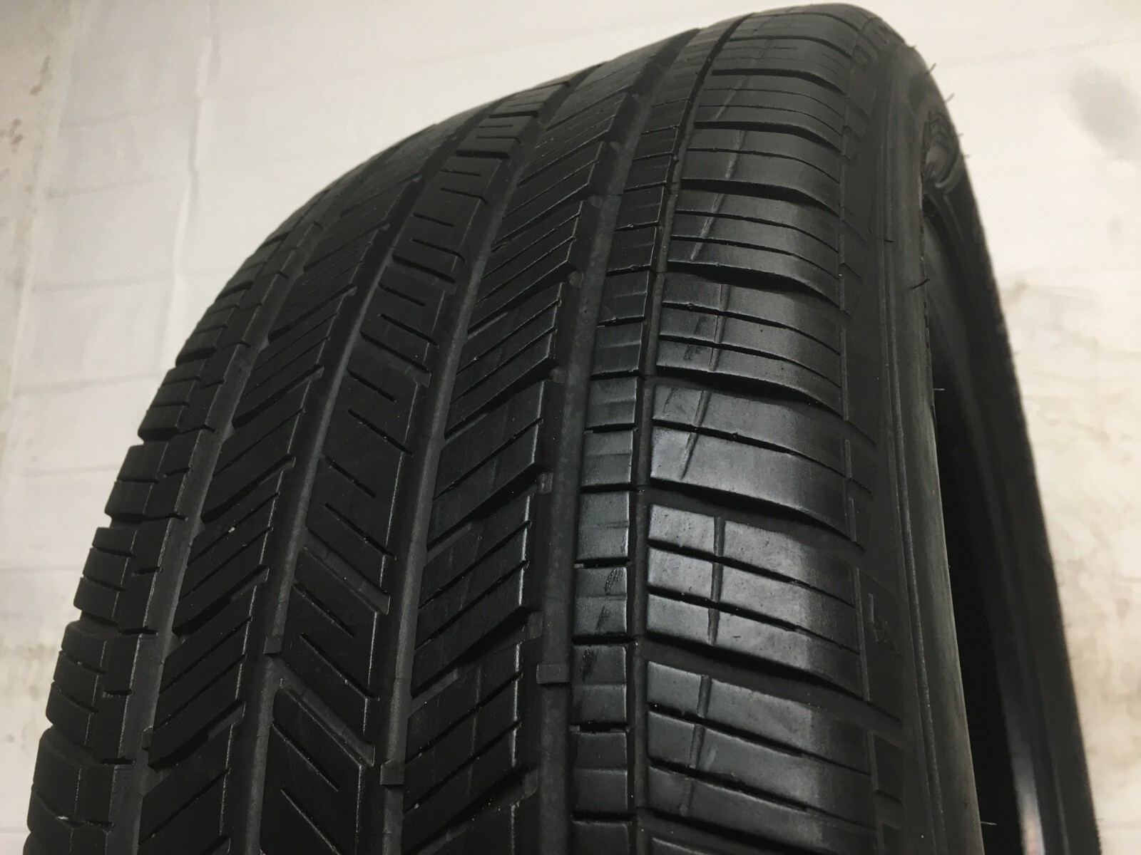 [1] Goodyear Assurance Finesse P215/50R18 215 50 18 Tire 7.75-8.0/32