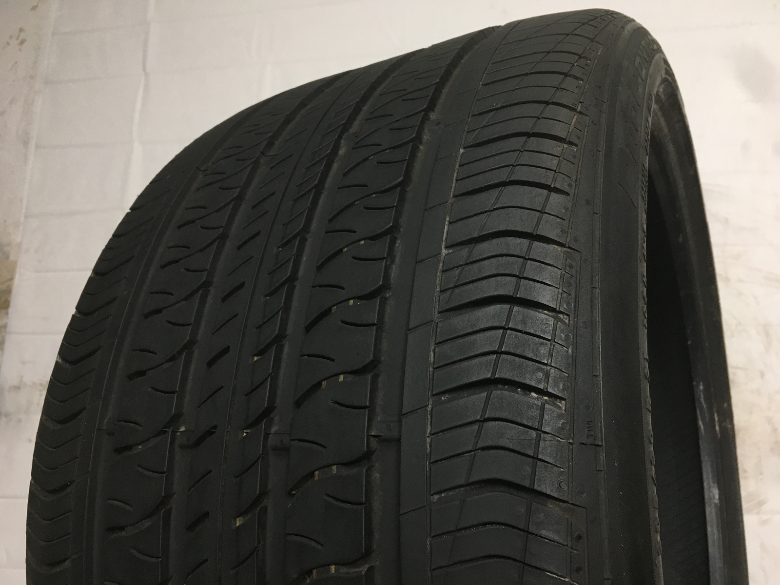 [1] Continental ProContact RX P305/30R21 305 30 21 Tire 7.5-7.75/32