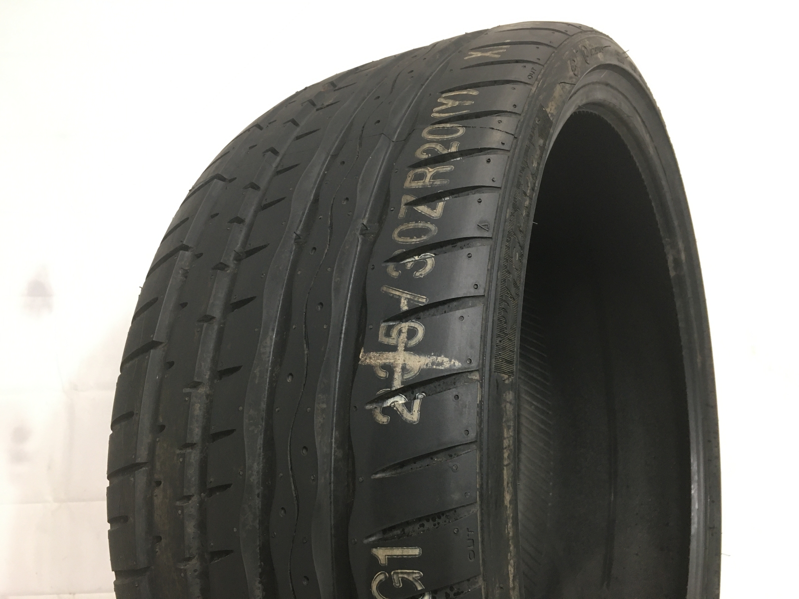 [1] Hankook Ventus S1 Evo P235/30ZR20 235 30 20 Tire – Driven Once