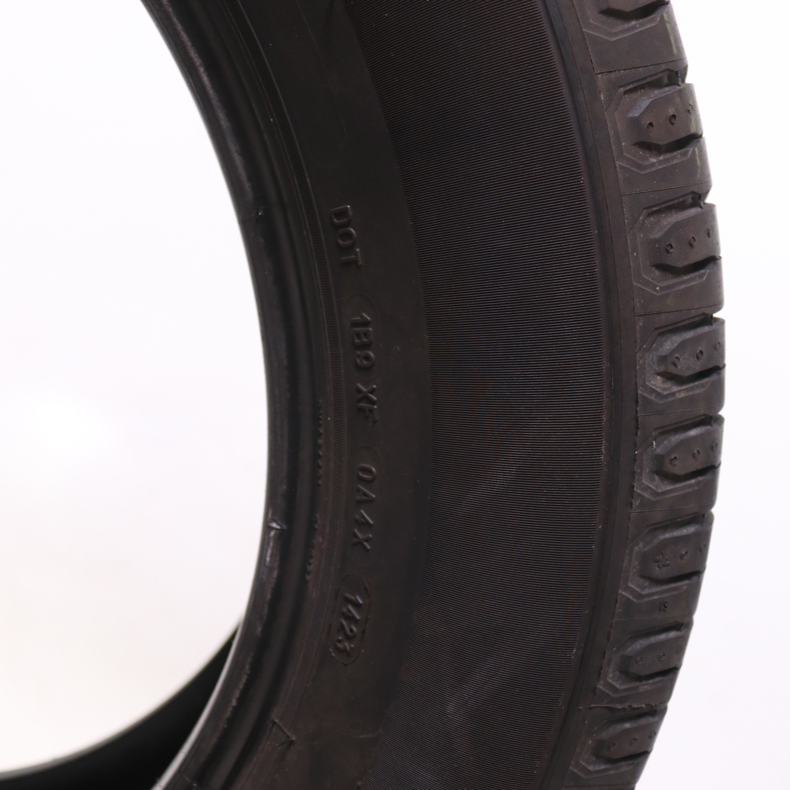 Set of 4 Used 235/60R18 Michelin Defender 2 – 107H – 9-10/32