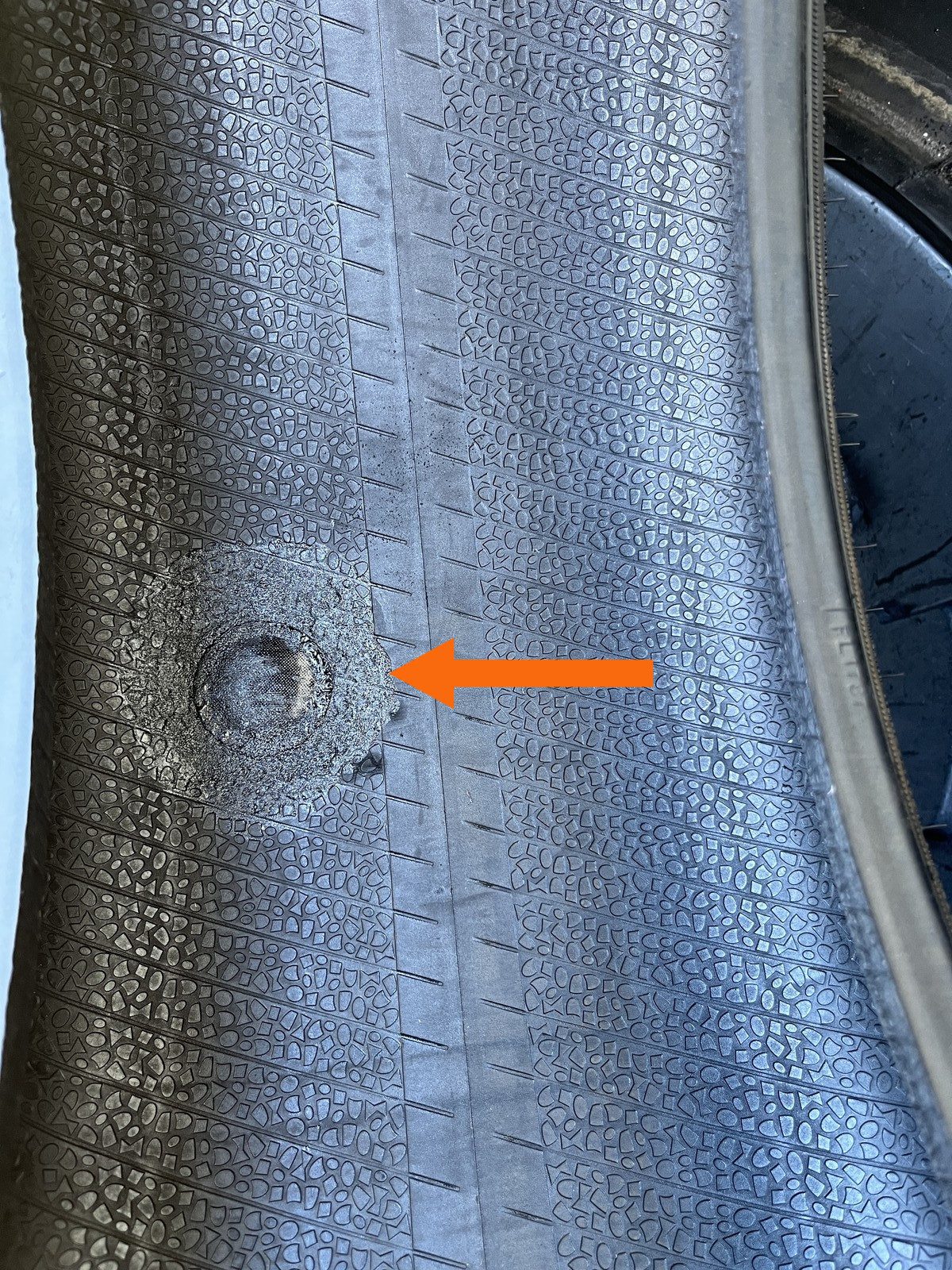 1 Tire Goodyear Assurance MaxLife 235/55E19 101V DOT.0124 10.75/32
