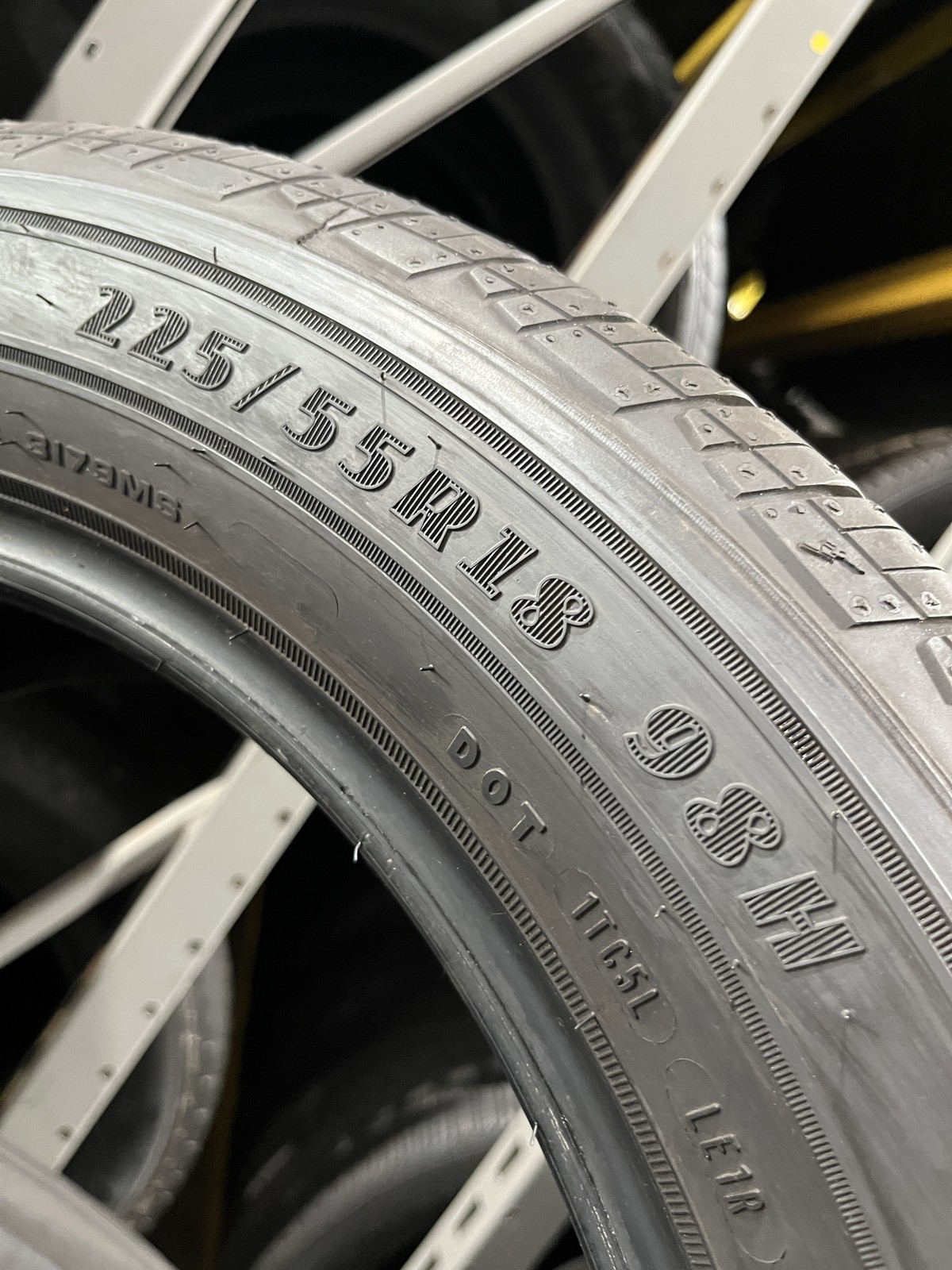 1 New Goodyear Assurance Finesse TPC 225/55R18 98H DOT.1625 9/32 New