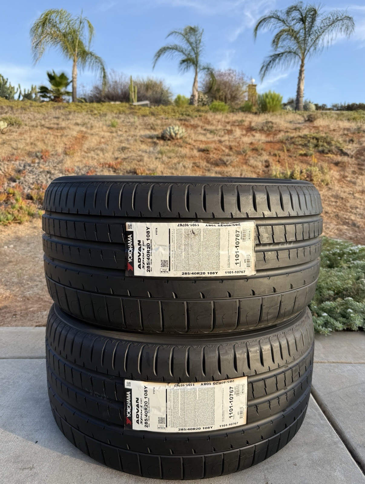 Set of TWO BRAND NEW 285/40R20 108Y Yokohama ADVAN Sport V107 Tires 2854020