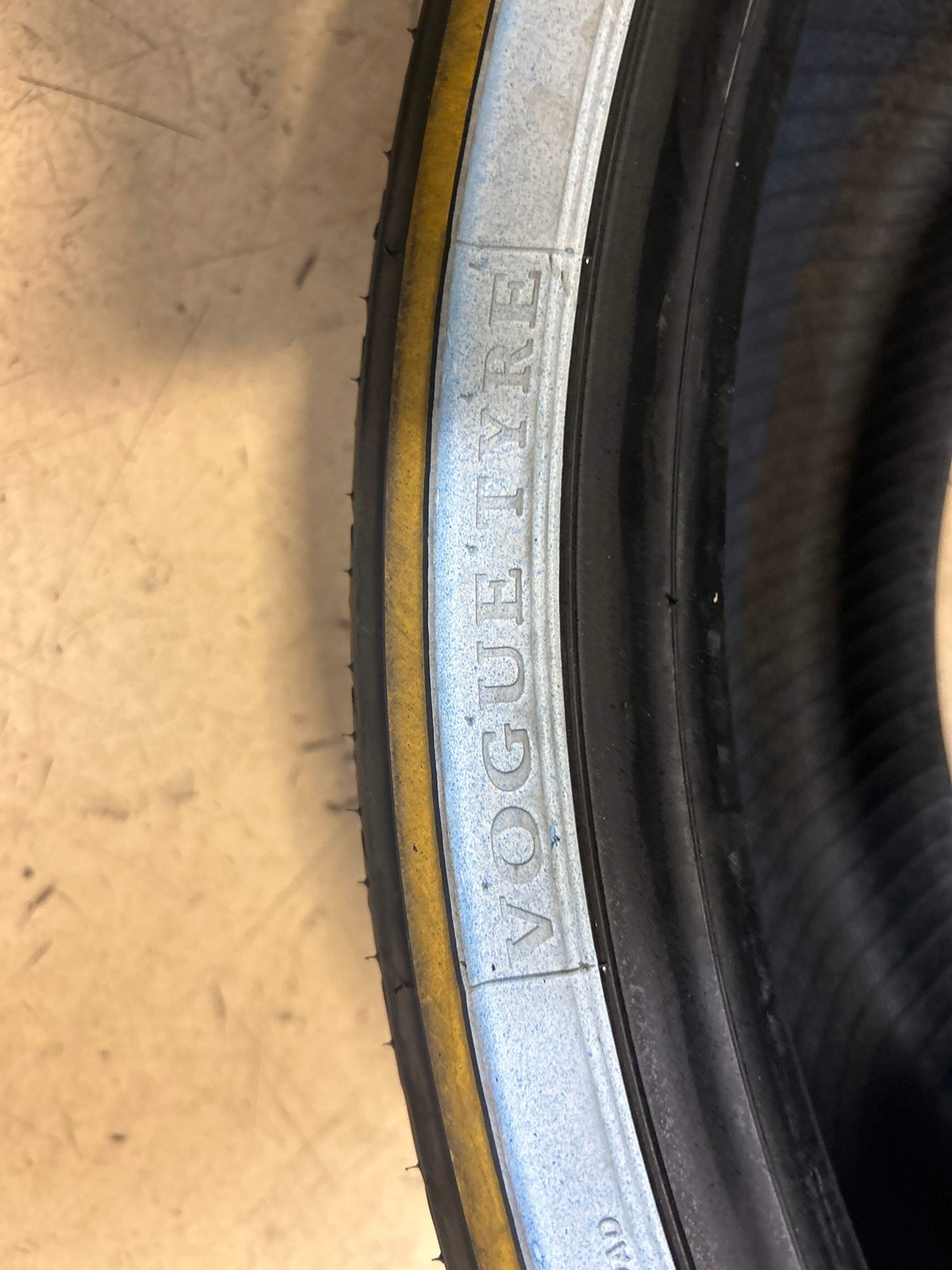 VOGUE CUSTOM BUILT RADIAL V WG P 245 35 20 95V XL ALL SEASON TIRE 03206605