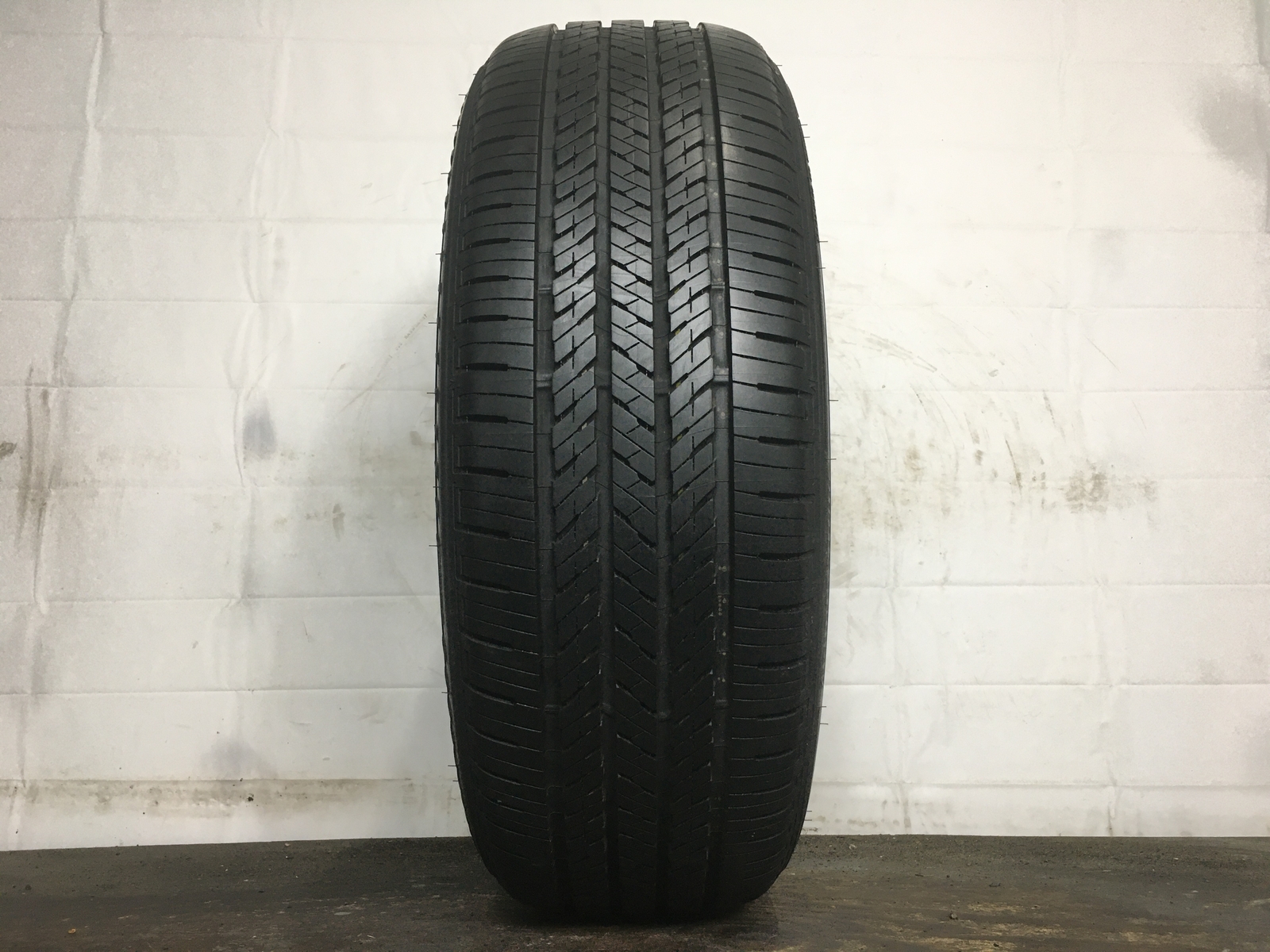 [1] Bridgestone Alenza A/S 02 RFT Run Flat 235 60 18 Tire Full Tread/32