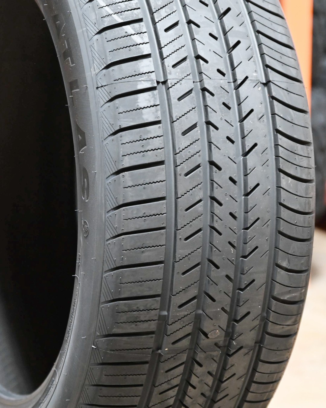 1 NEW ATLAS FORCE UHP 275/35R20 102Y UHP 2753520 R20