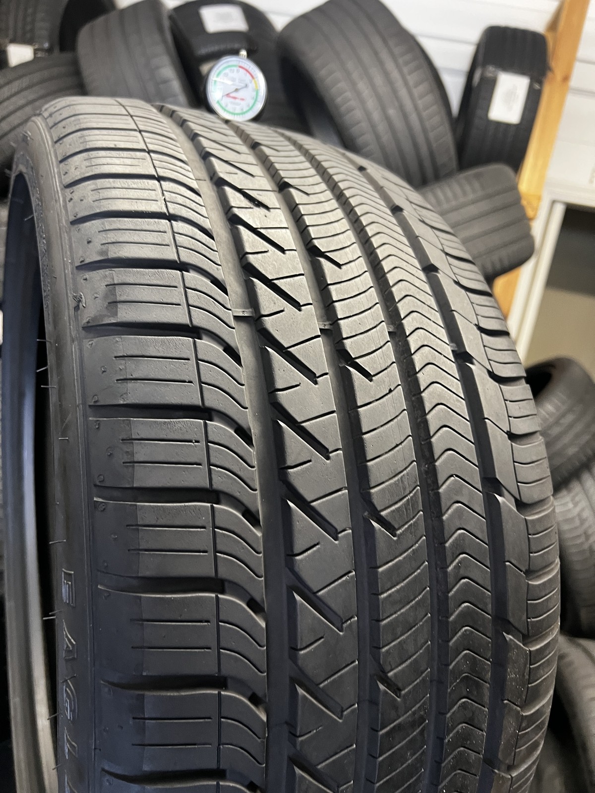 1 Tire Goodyear Eagle Sport AO SoundComfort 265/35R21 101H DOT.0623 9.25/32